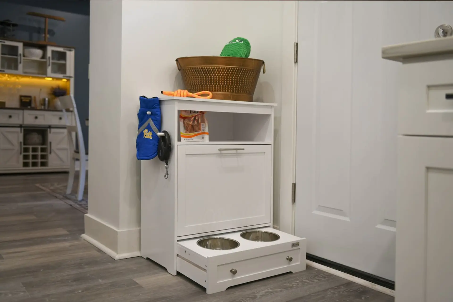 Pet Friendly, King Bed, Great for Long Stays!