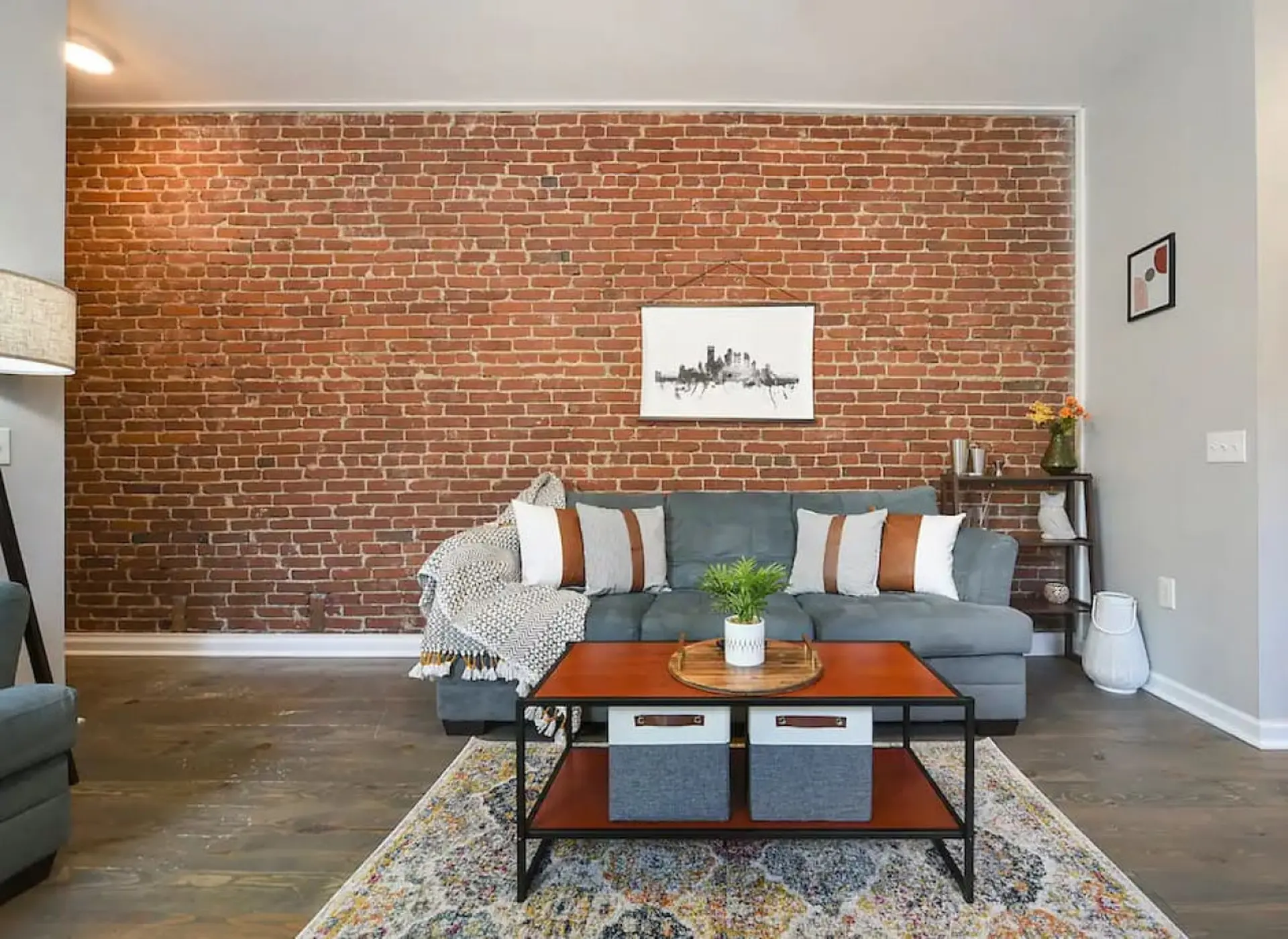 Spacious Triplex for Groups, Parking, Walk to PNC