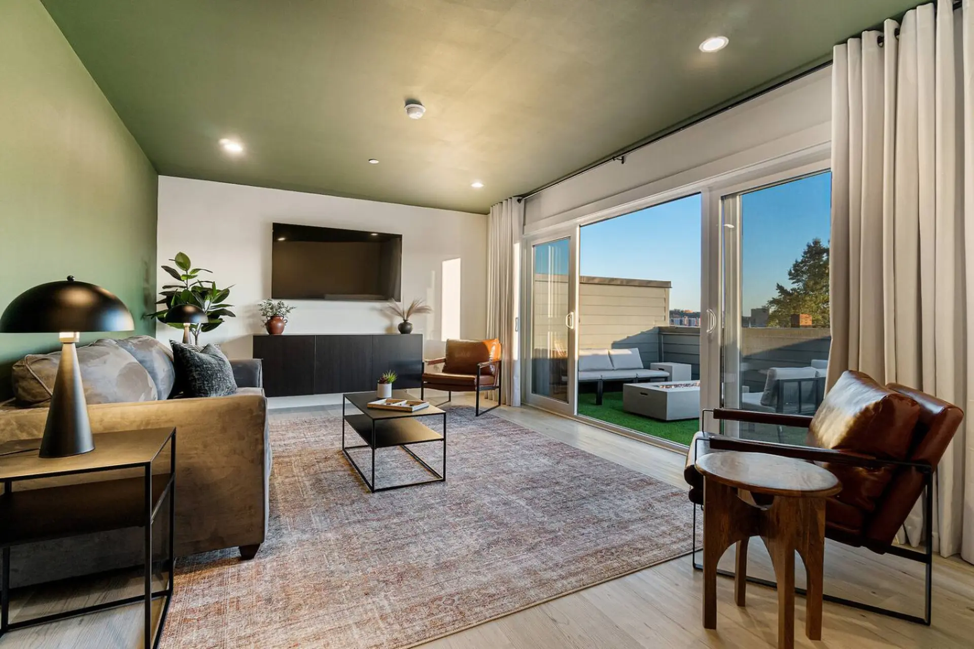 Botanic Haven | Garage | Rooftop | Skyline Luxury