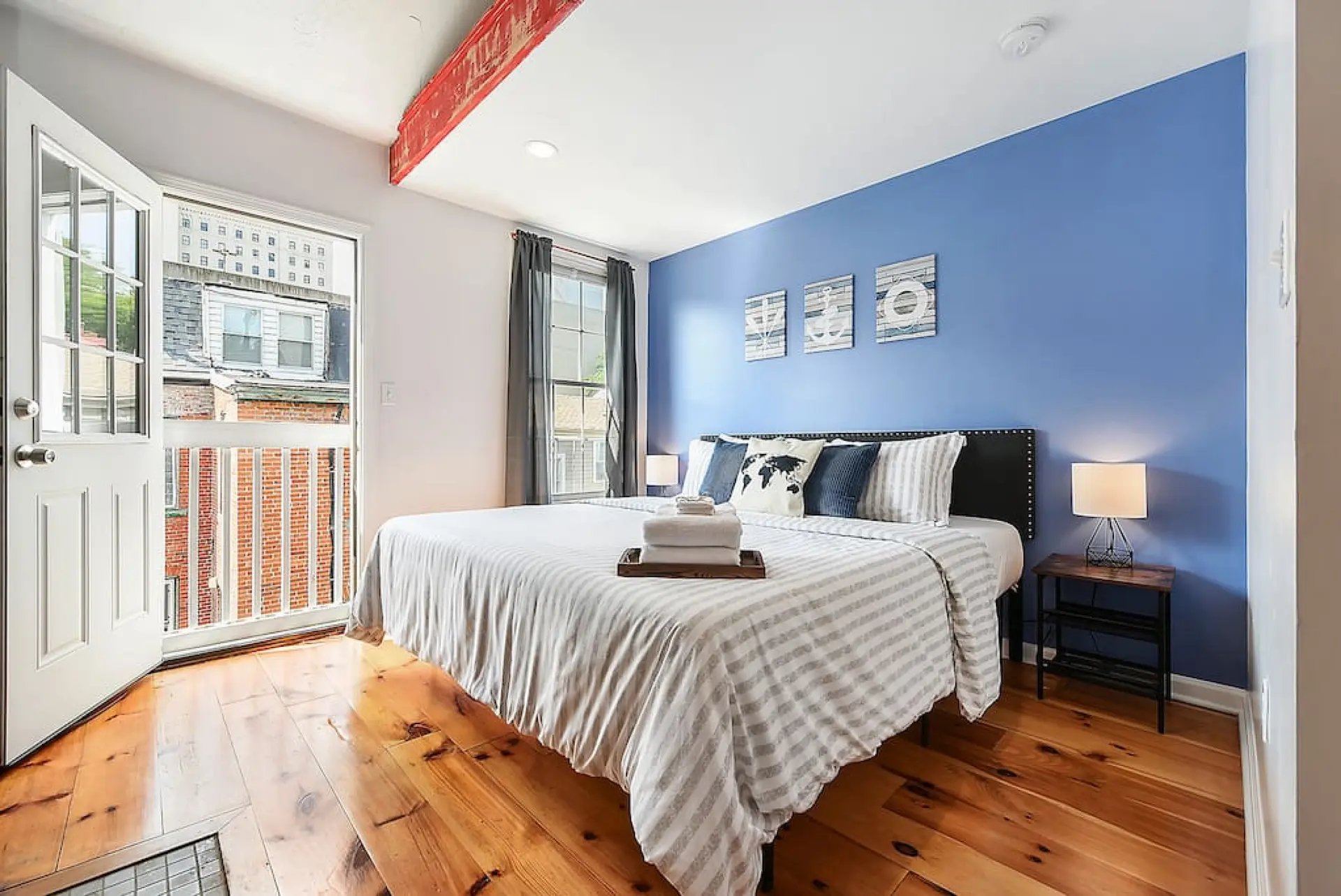 Two King Beds★ Beautiful Custom Space  ★ Walkable!