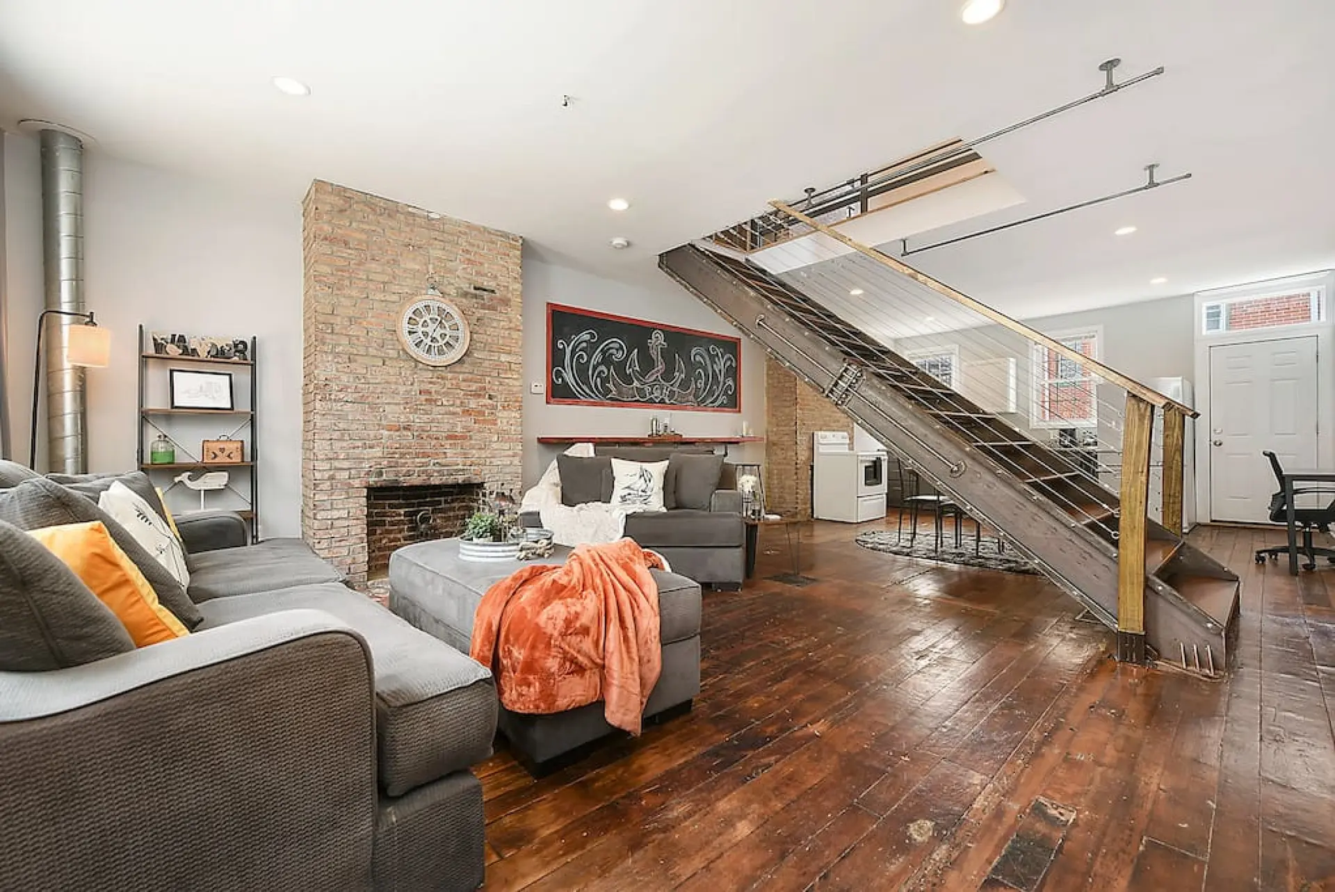 Two King Beds★ Beautiful Custom Space  ★ Walkable!