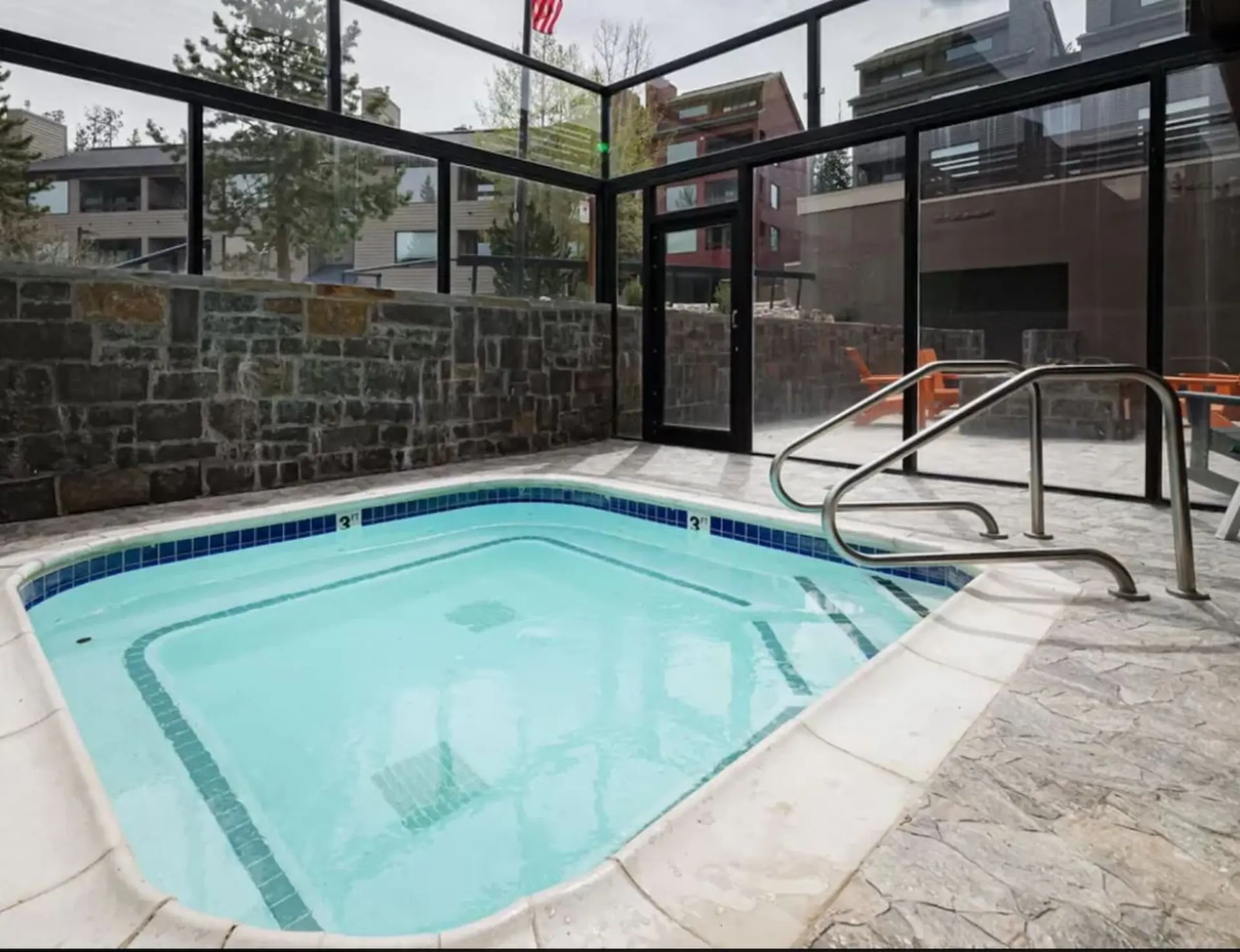 Private Sauna, Covered Parking, Hot Tub, Pool!