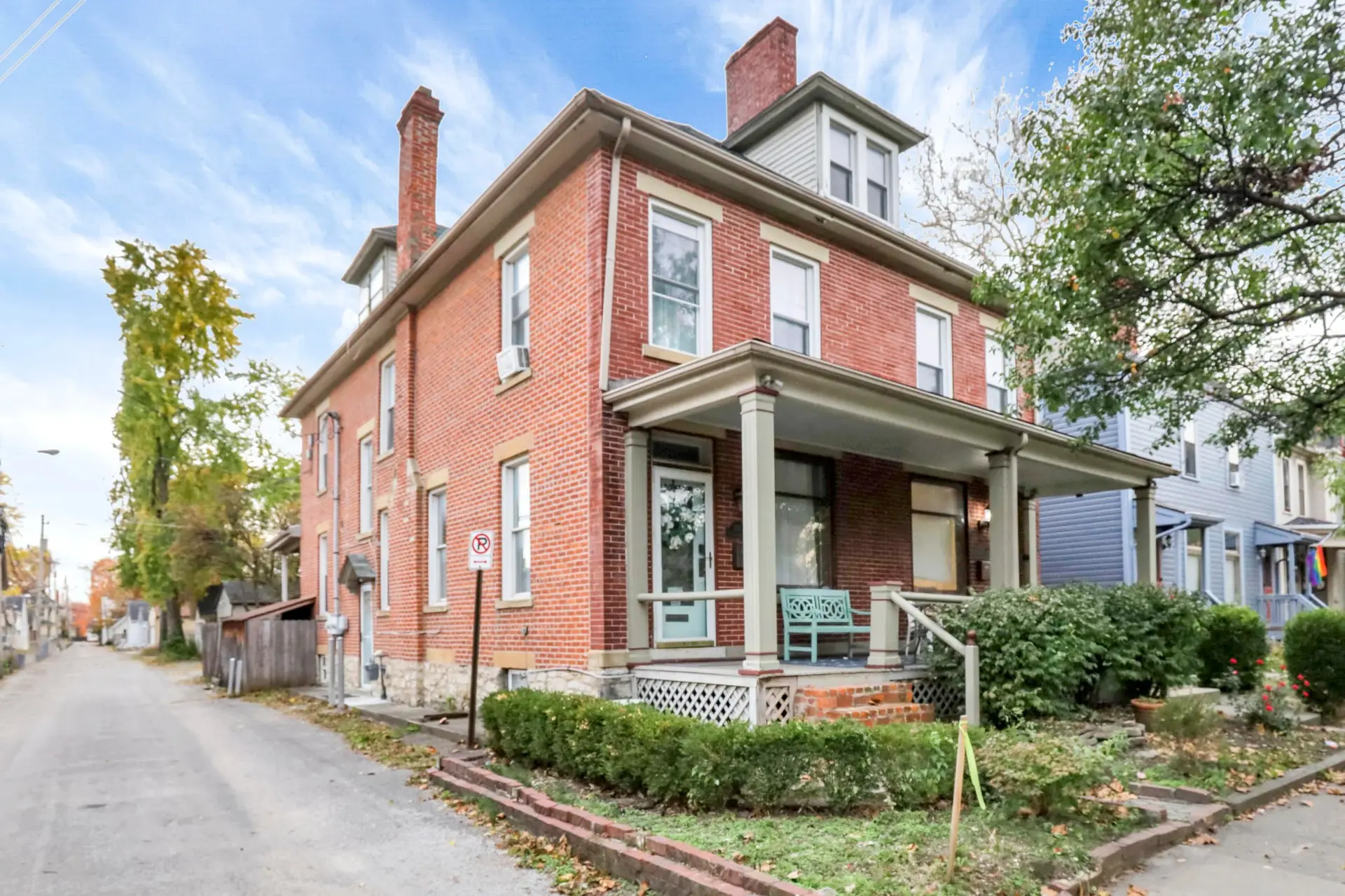 The Village Townhouse - 3 Bedrooms w/ extra beds