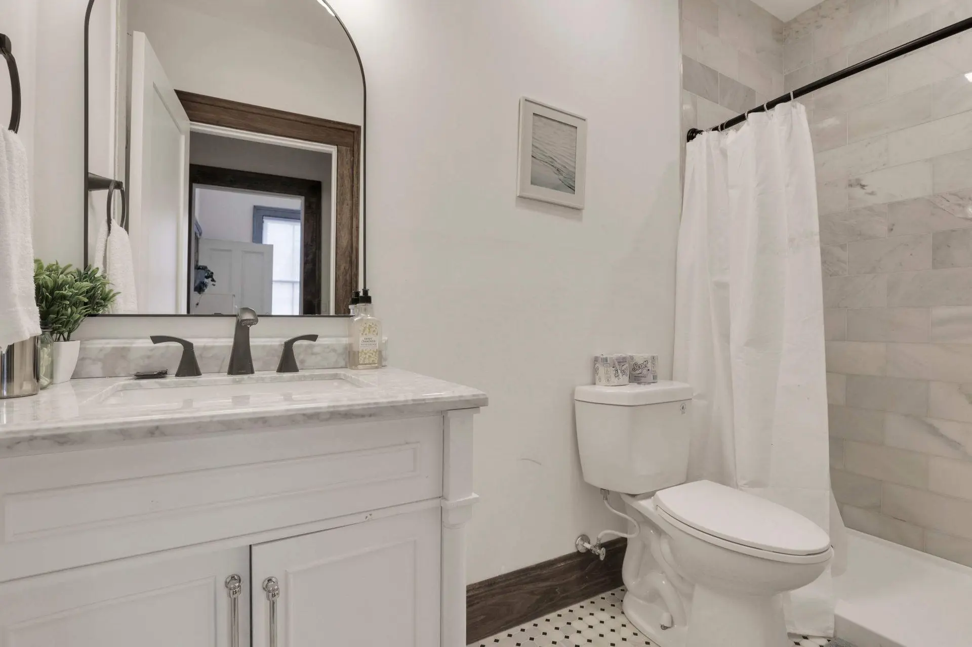 Retro Retreat | Historic Home in Short North | Sle