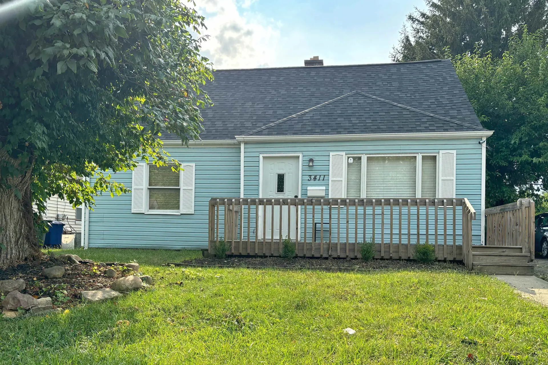 3 Bedroom 2 Bathroom + Fenced yard