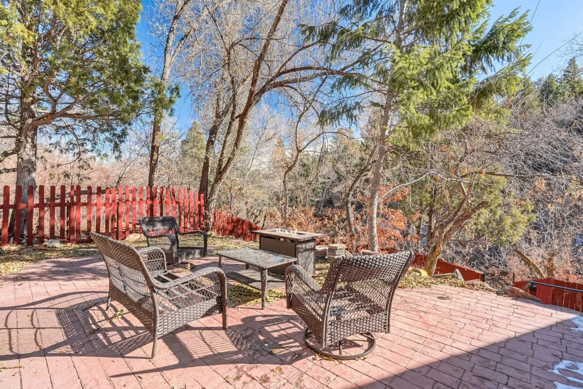 Bear Creek Retreat! Private BBQ AC Best Location