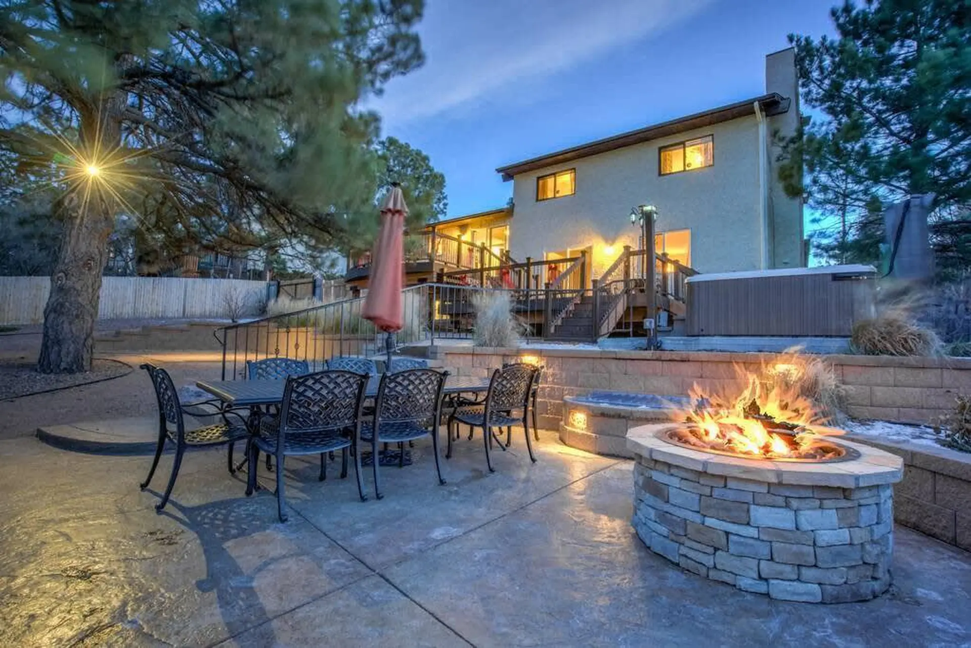 Family Haven - Hot Tub Fire Pit BBQ AC Prime Spot!