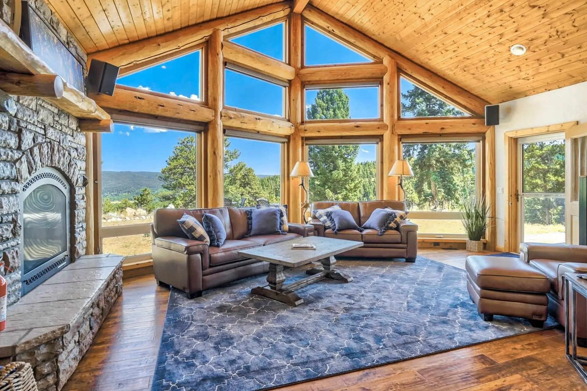 Rustic Lux! Private Cabin, Hot Tub, Game Room A+