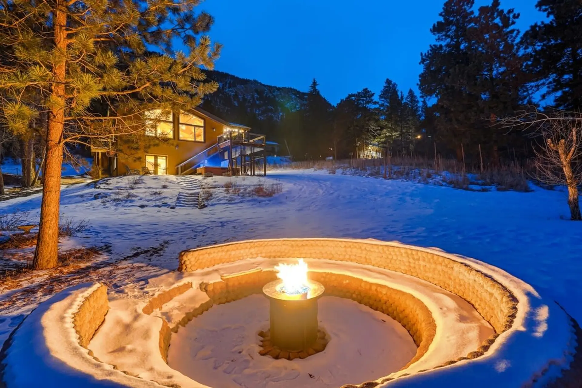 Green Mt. Getaway / Hot Tub, Game Room, & Fire Pit