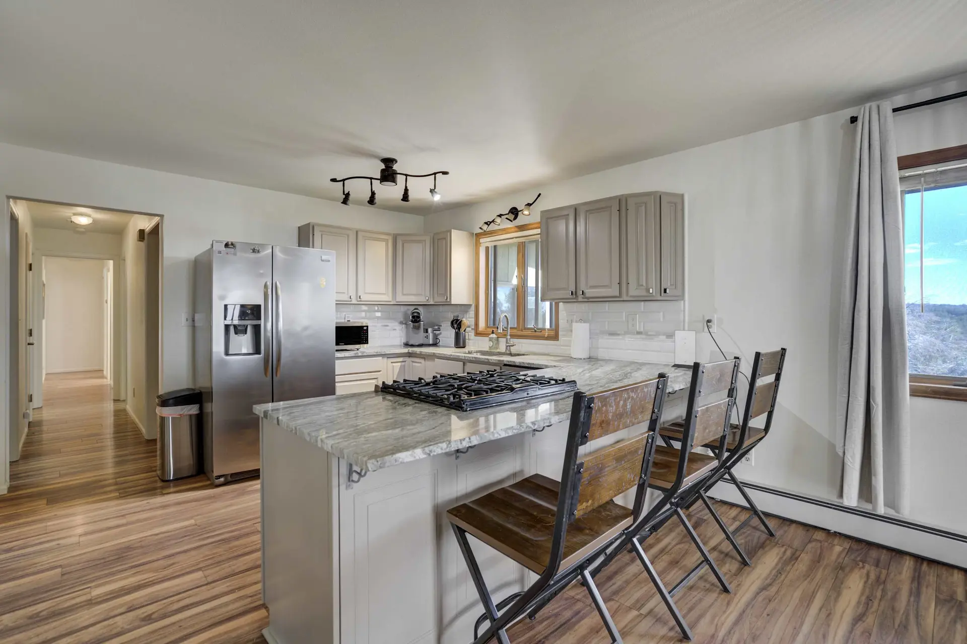 Sunset Ridge | Gorge Views & Trails | Hot tub