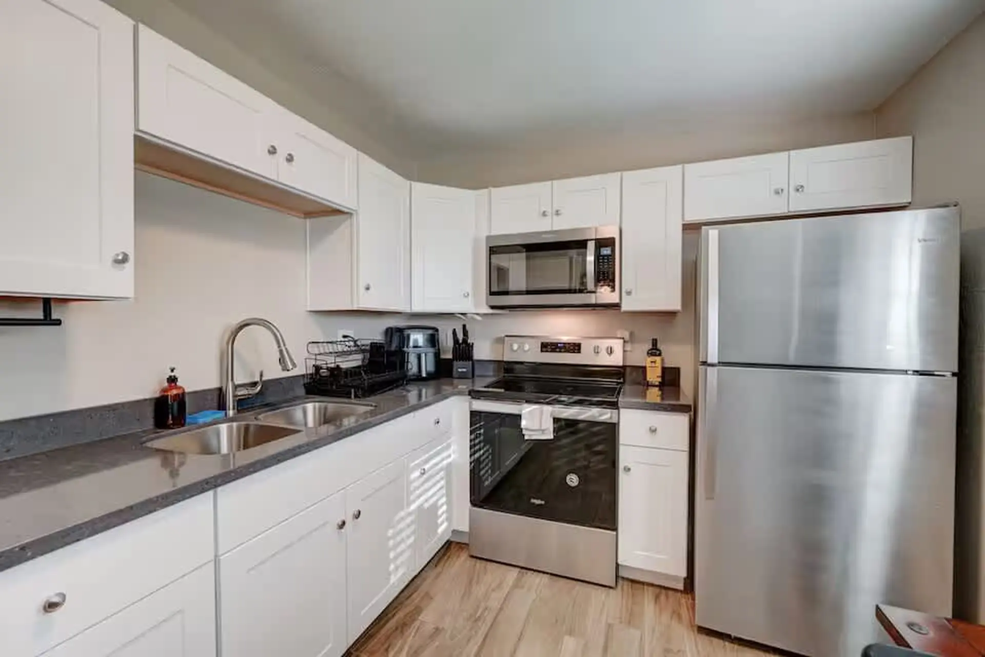 Modern 1-BR House | Pool | Putting green | Central