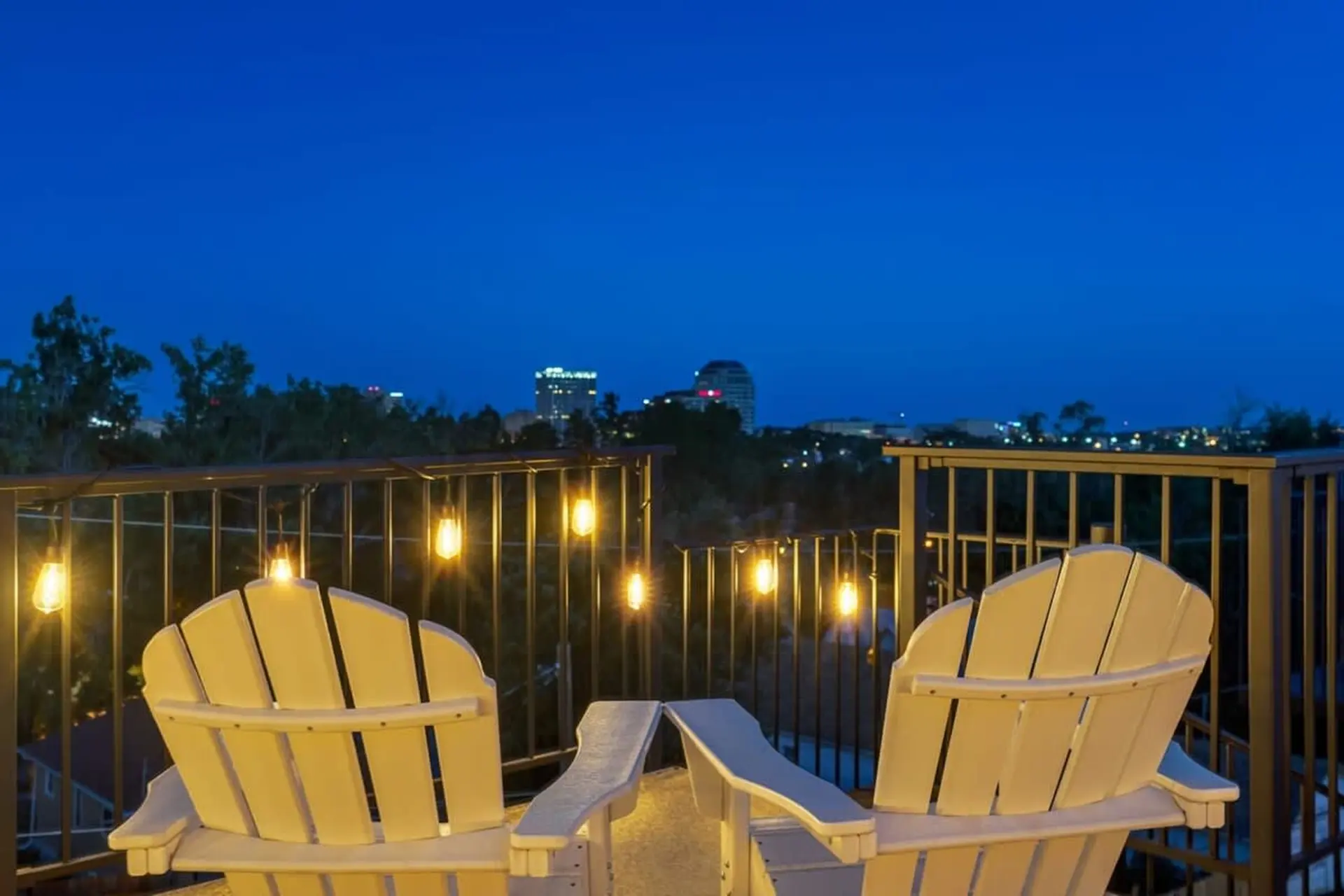 Epic Views! Rooftop Lounge Firepit, Prime Spot