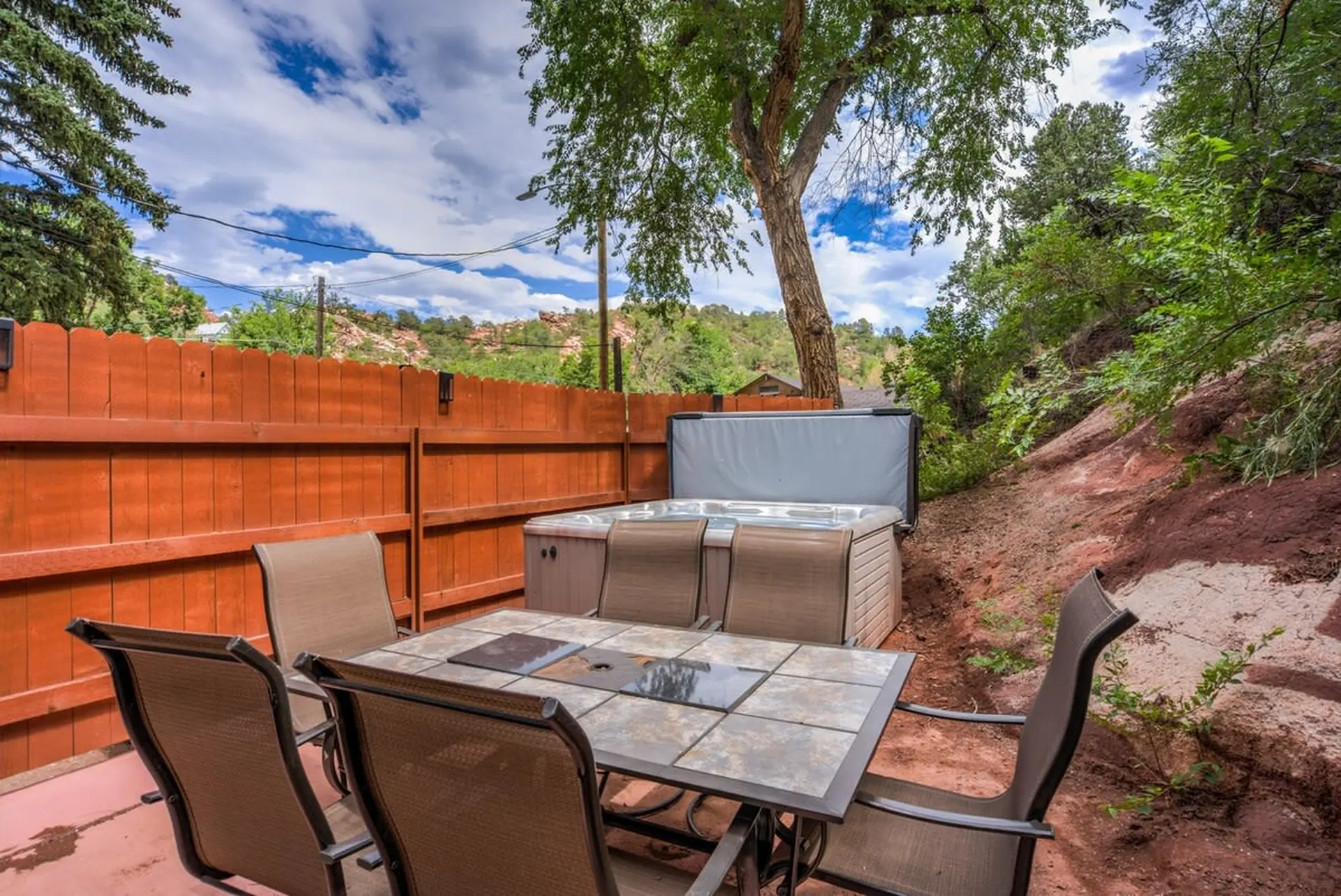 3BR Manitou Springs 2min to Restaurants w/Hot Tub!