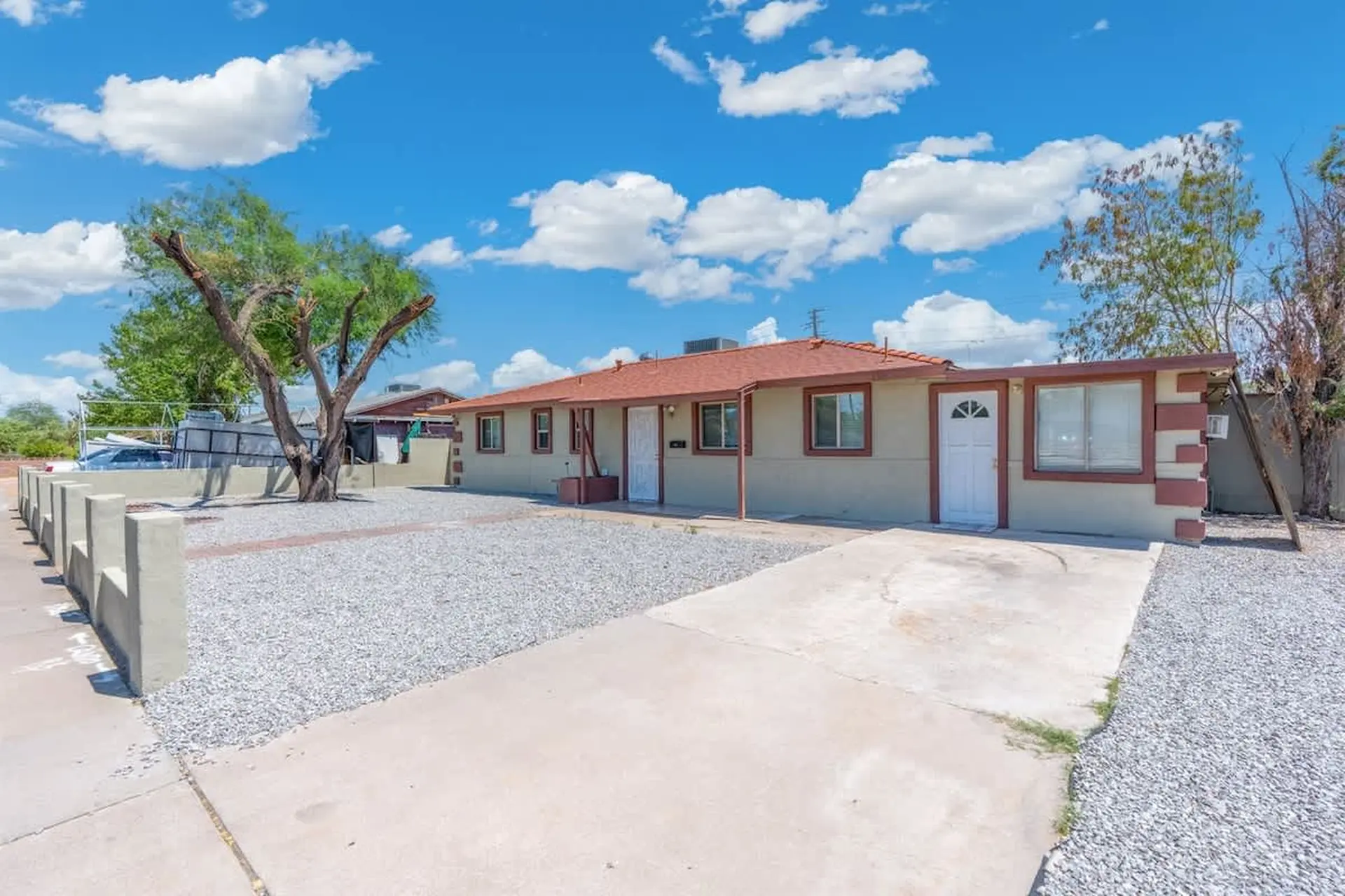 Minutes From Downtown | Phoenix Lightrail | 3 BR