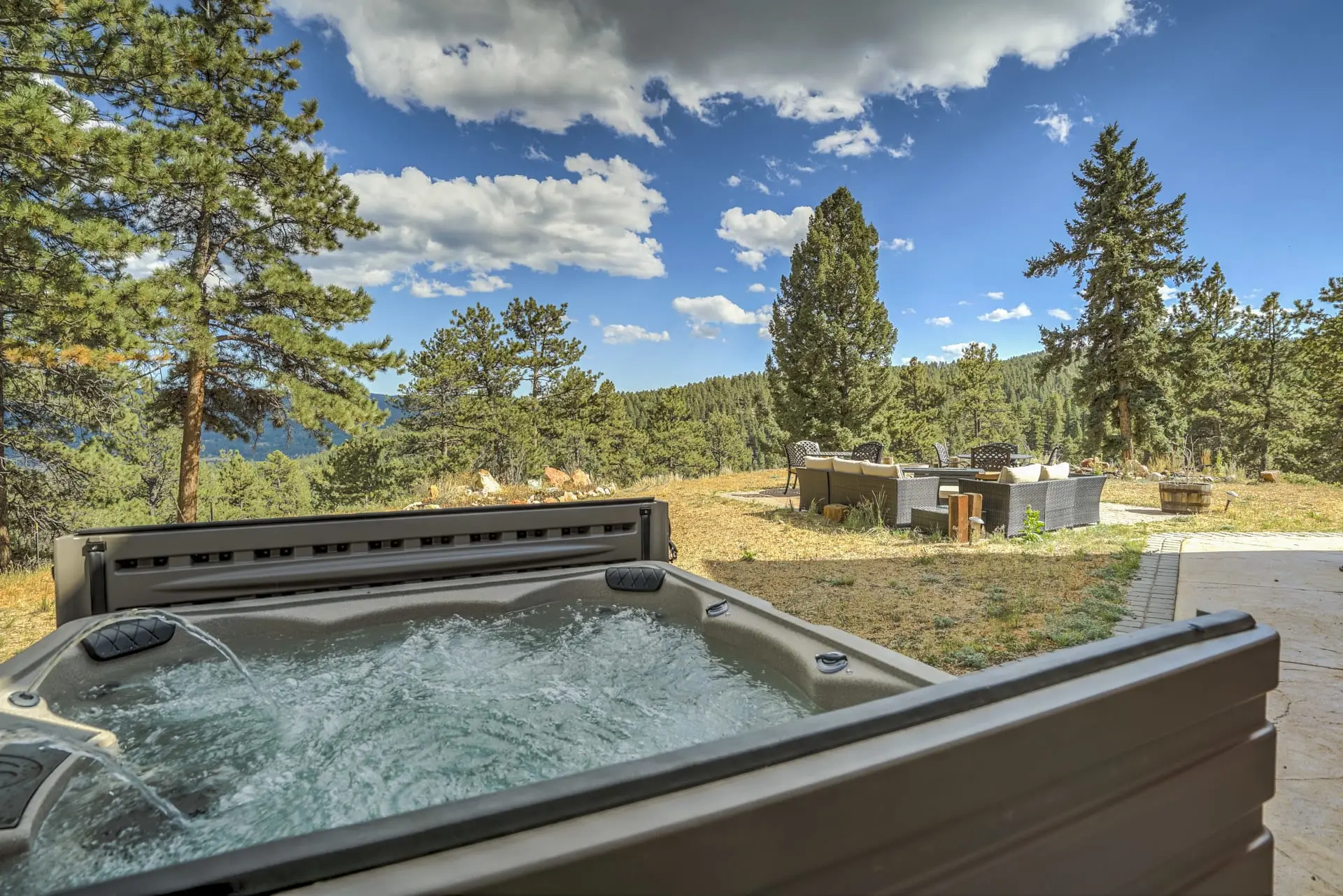 5BR Family Mountain Cabin Hot Tub & Gaming Garage