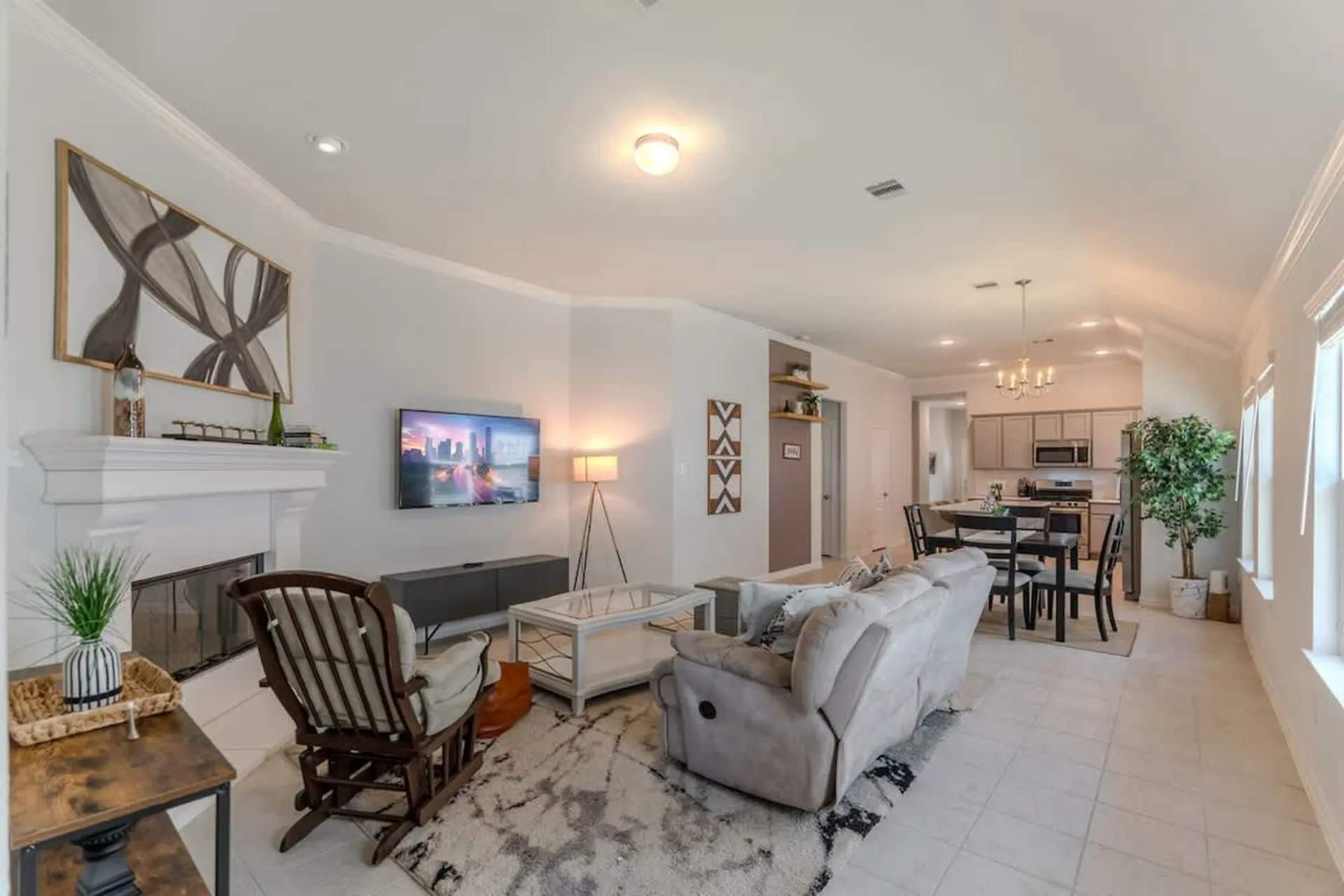 Modern 4-BR House | Downtown | Sleeps 8 | Houston