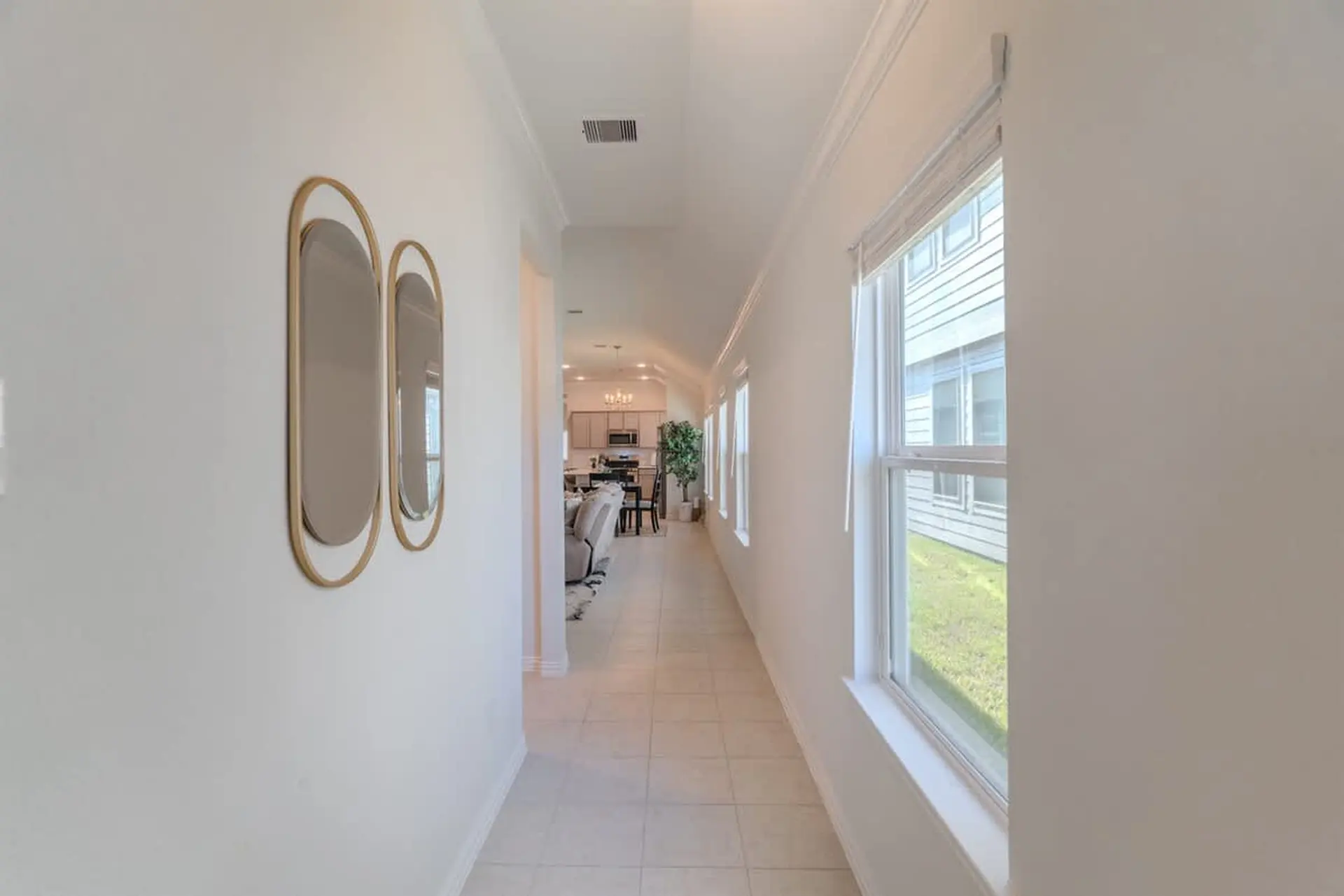 Modern 4-BR House | Downtown | Sleeps 8 | Houston