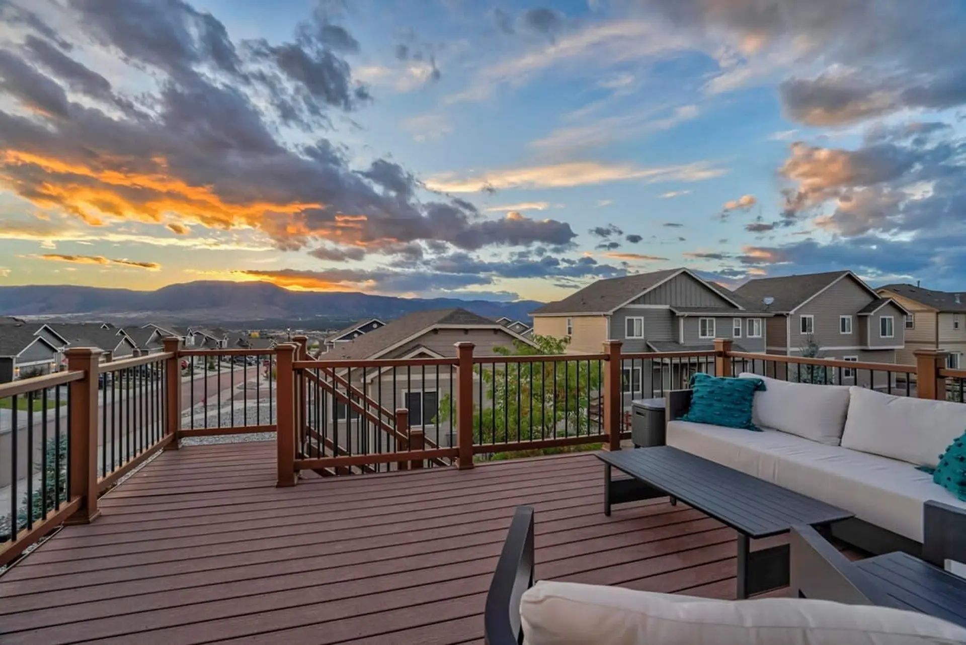 Room to Spread Out & Deck with Mountain Views