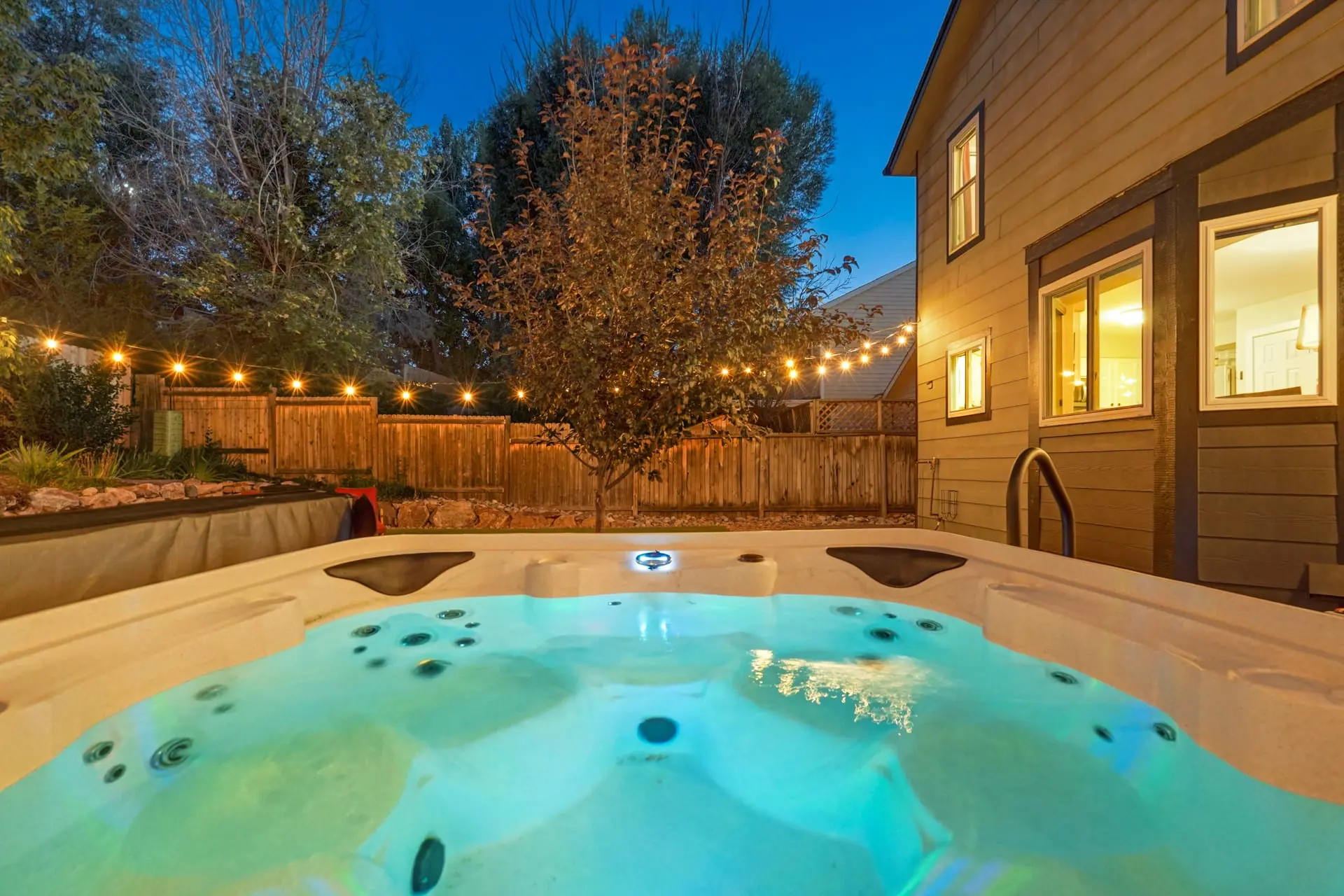 Hot Tub Backyard Oasis! 4BD-2 Work Stations