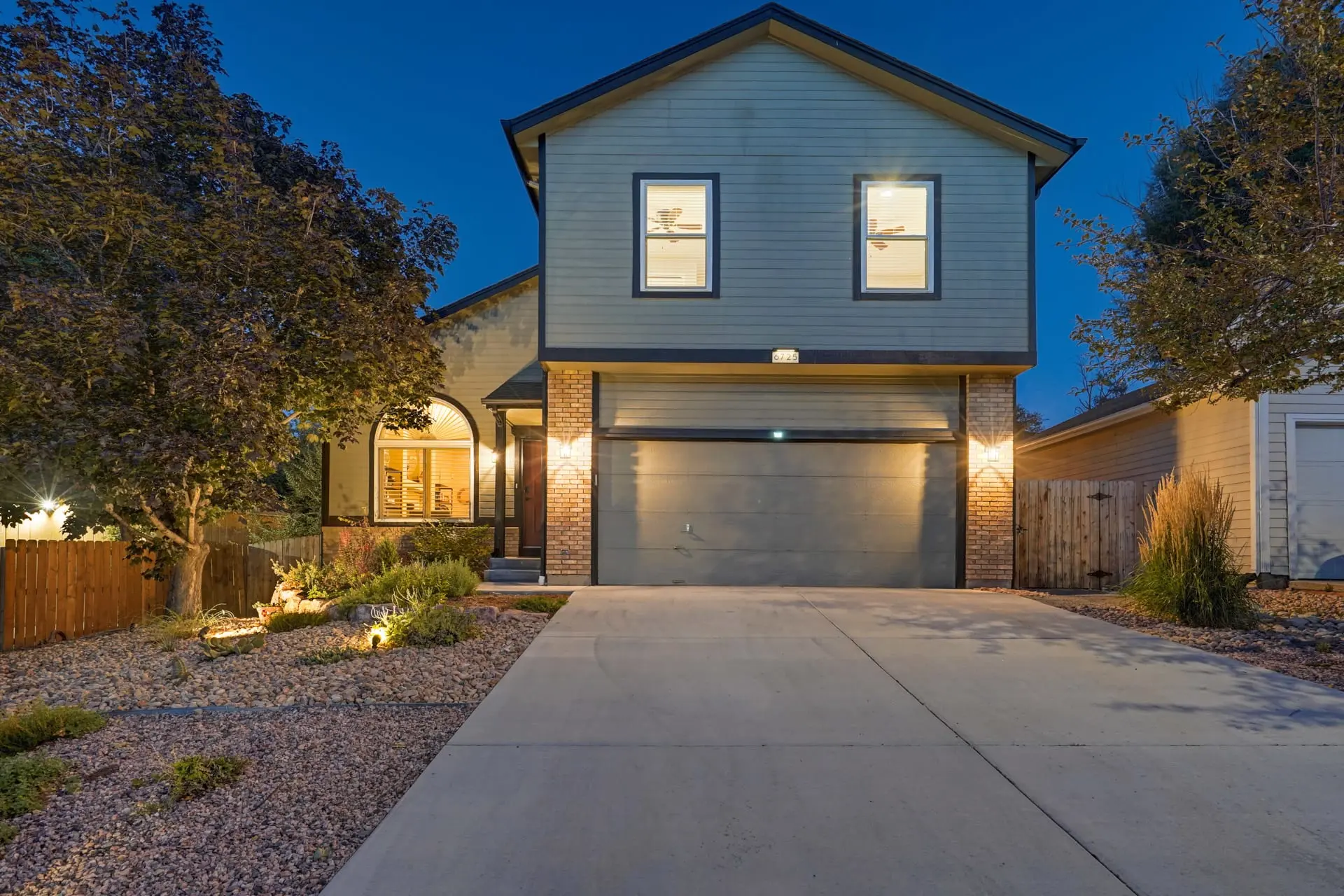 Hot Tub Backyard Oasis! 4BD-2 Work Stations