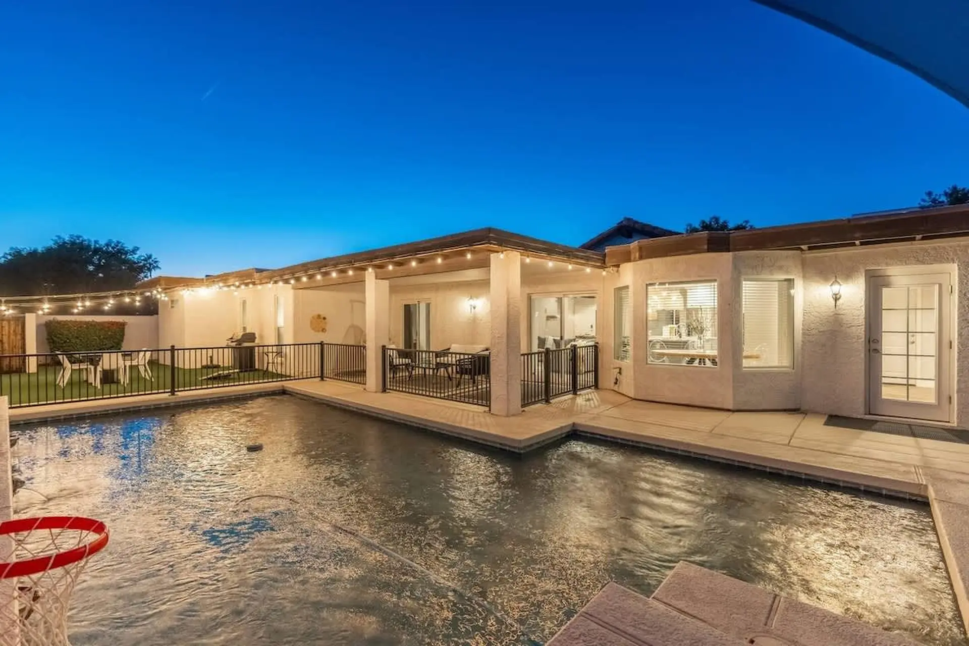 Downtown Tempe Retreat | Massive Pool | Sleeps 10
