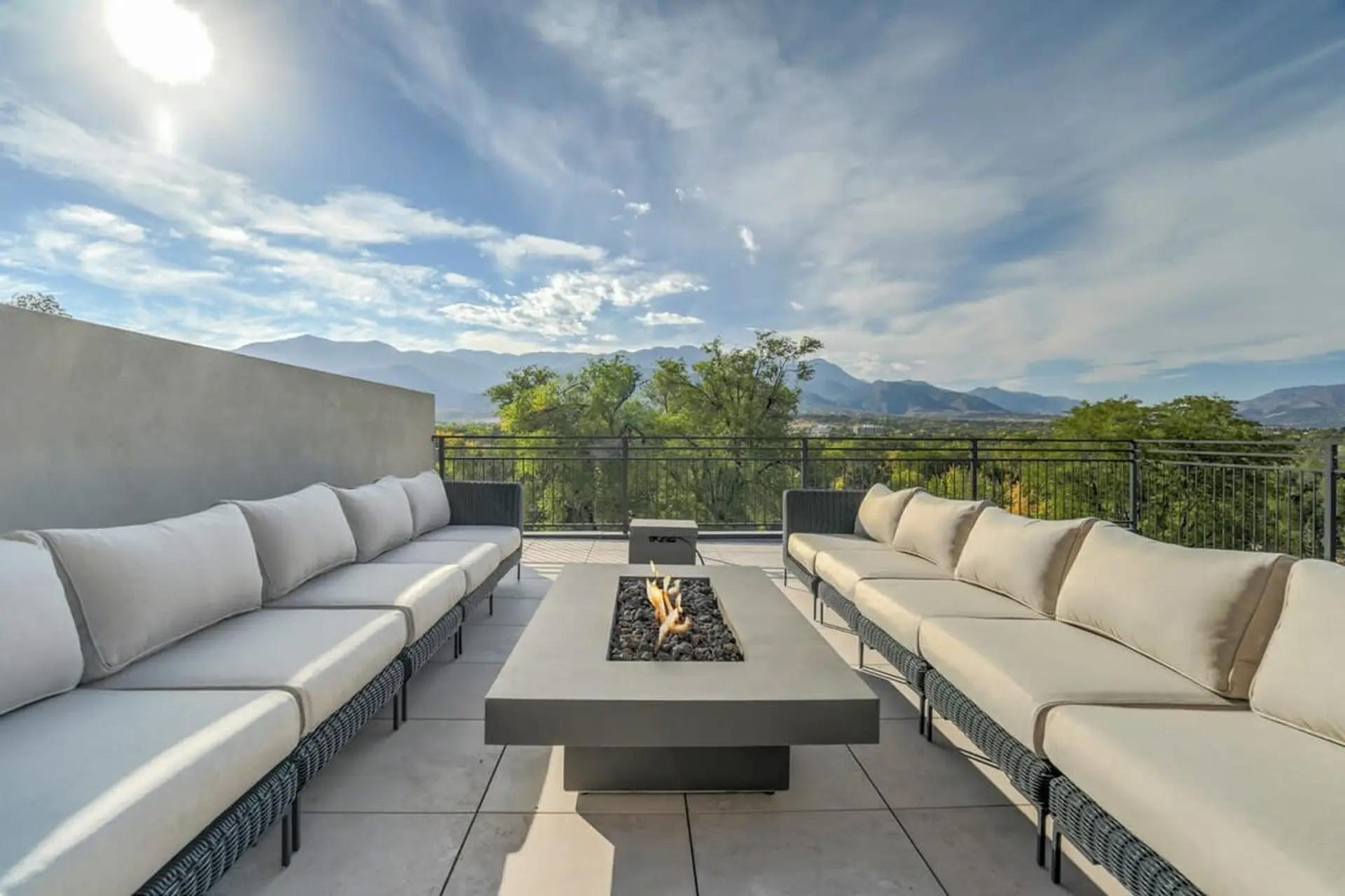 Elevated View Lux! Epic Rooftop Mtn Views, A+ Spot