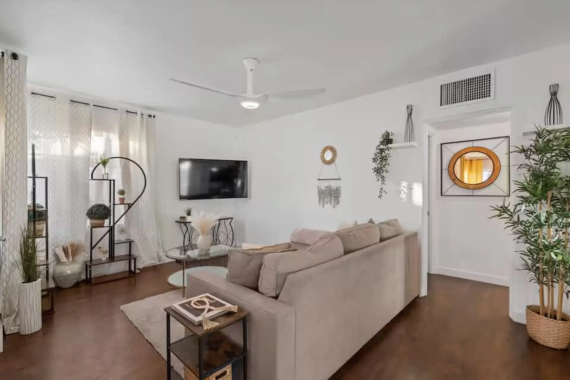 Quaint & Cozy 2-BR House | Den and Study | Fire Pi