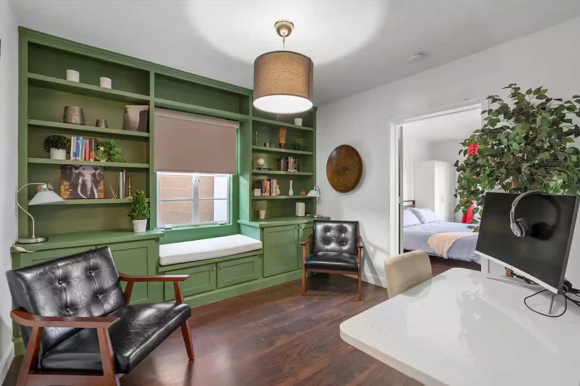 Quaint & Cozy 2-BR House | Den and Study | Fire Pi