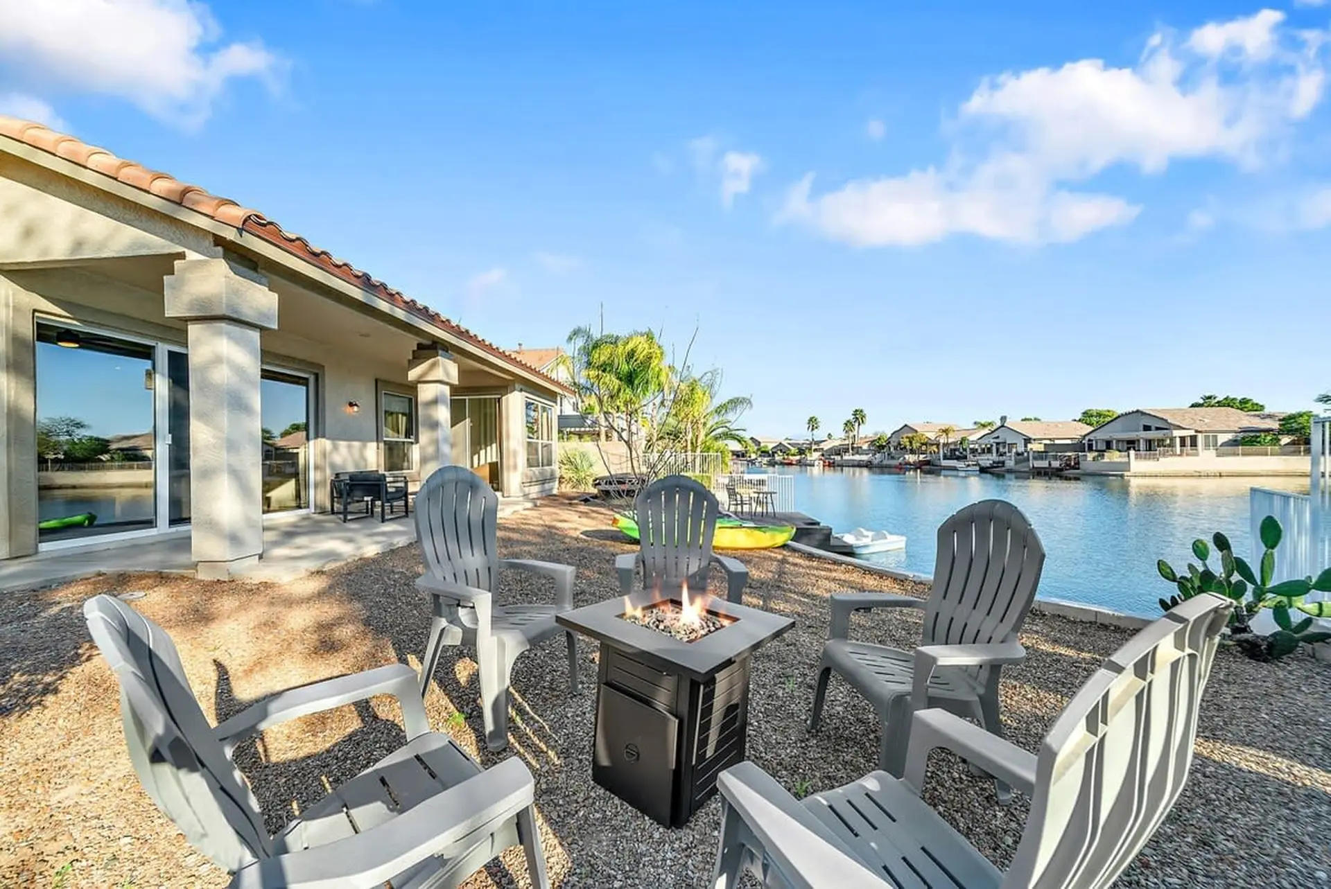 Lakefront Oasis, HotTub, Kayaks, Game Room