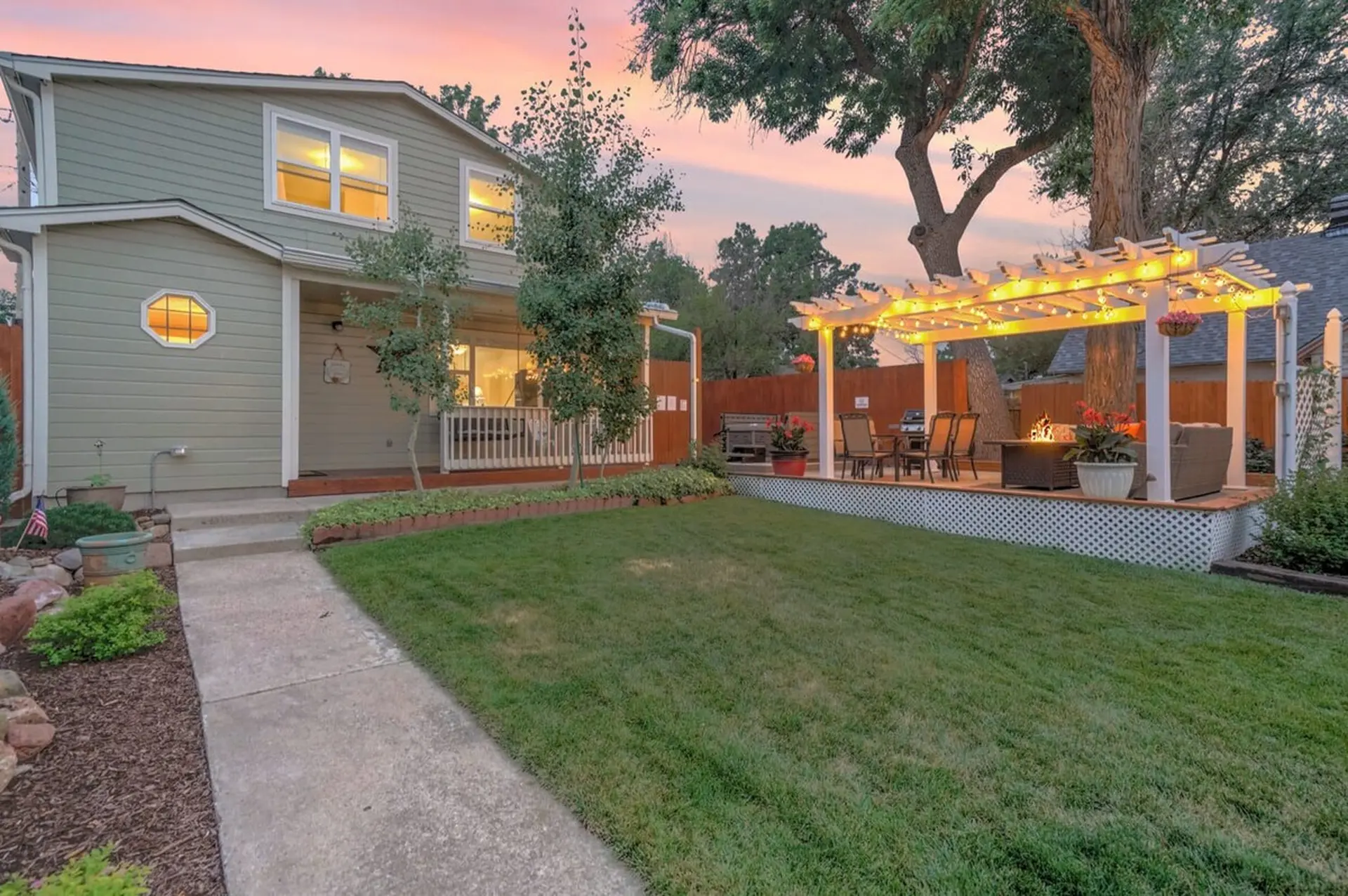 Downtown Gem, Hot Tub, Near Olympic Center