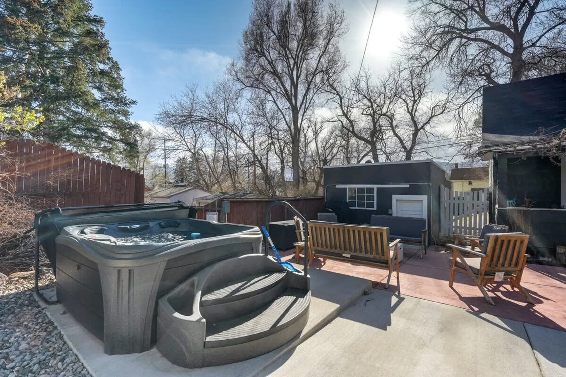 Elite Quarters Prime Location Downtown Hot Tub,BBQ