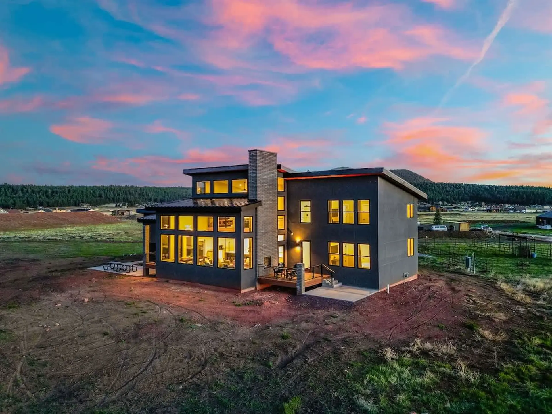 The Bluebird Flagstaff | Luxury| Sleeps 26| VIEWS