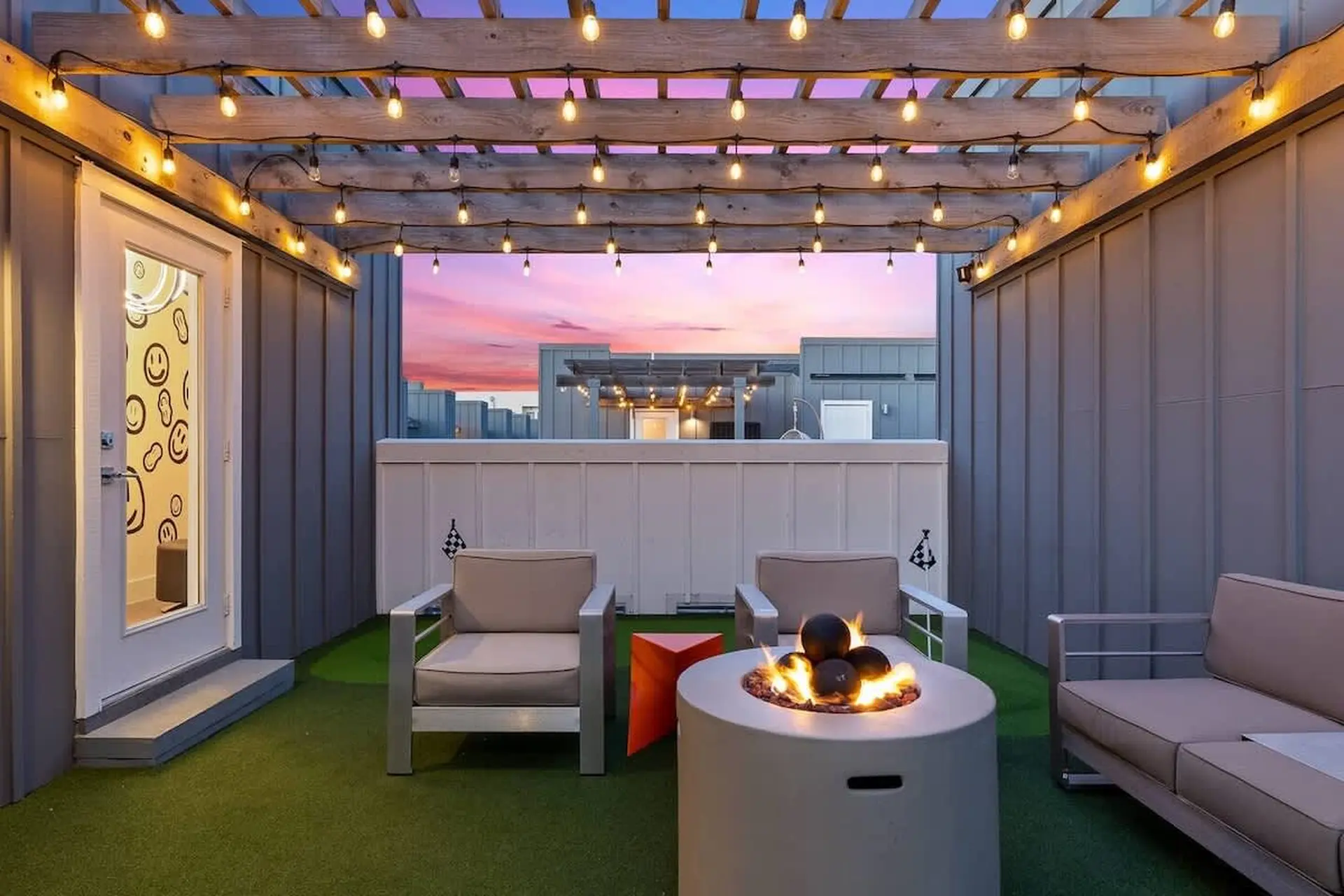 Artsy Luxe Dallas Home~Rooftop Skyline Views