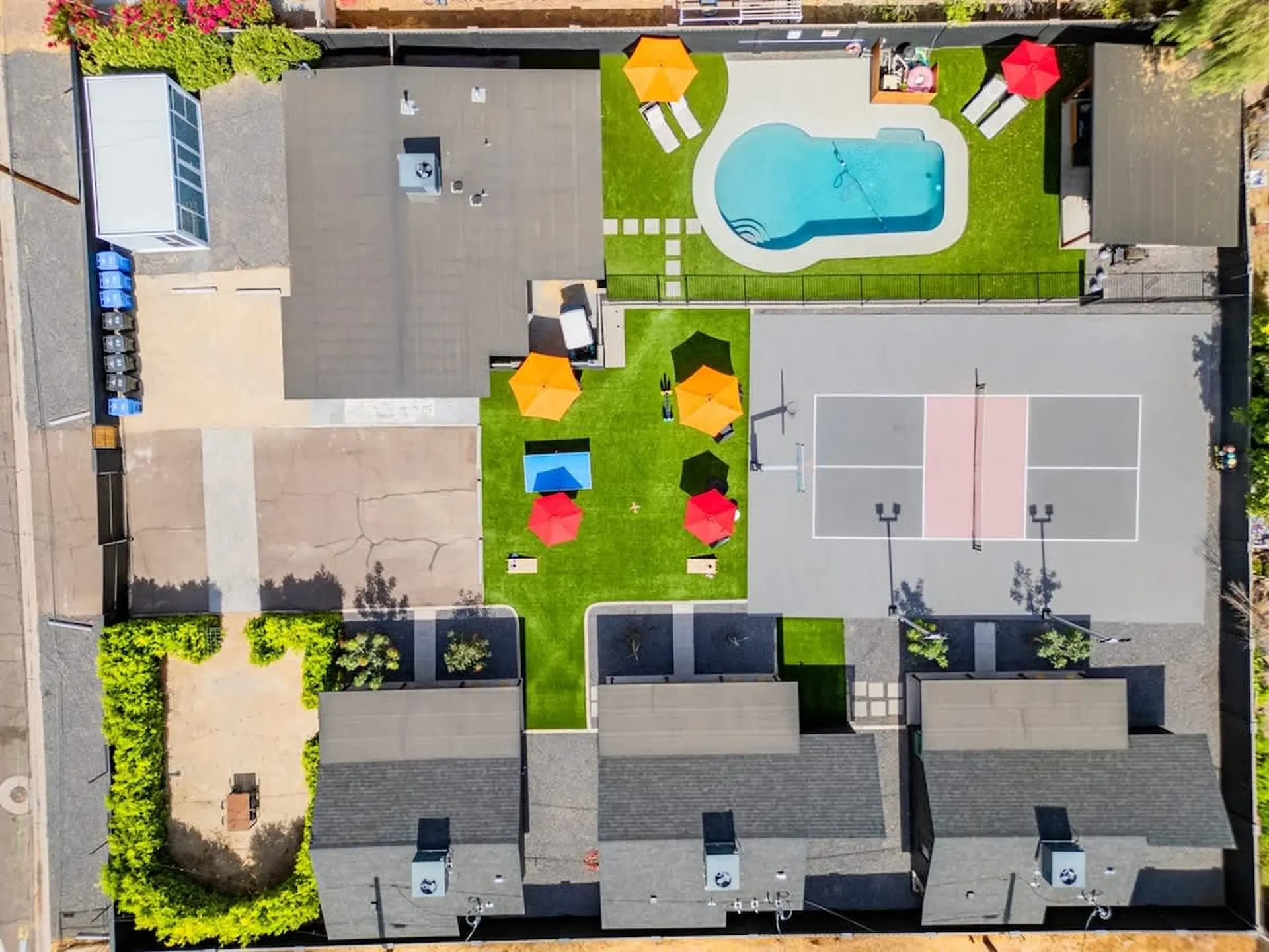 Massive Complex | Pickleball | Pool | Heated Pool