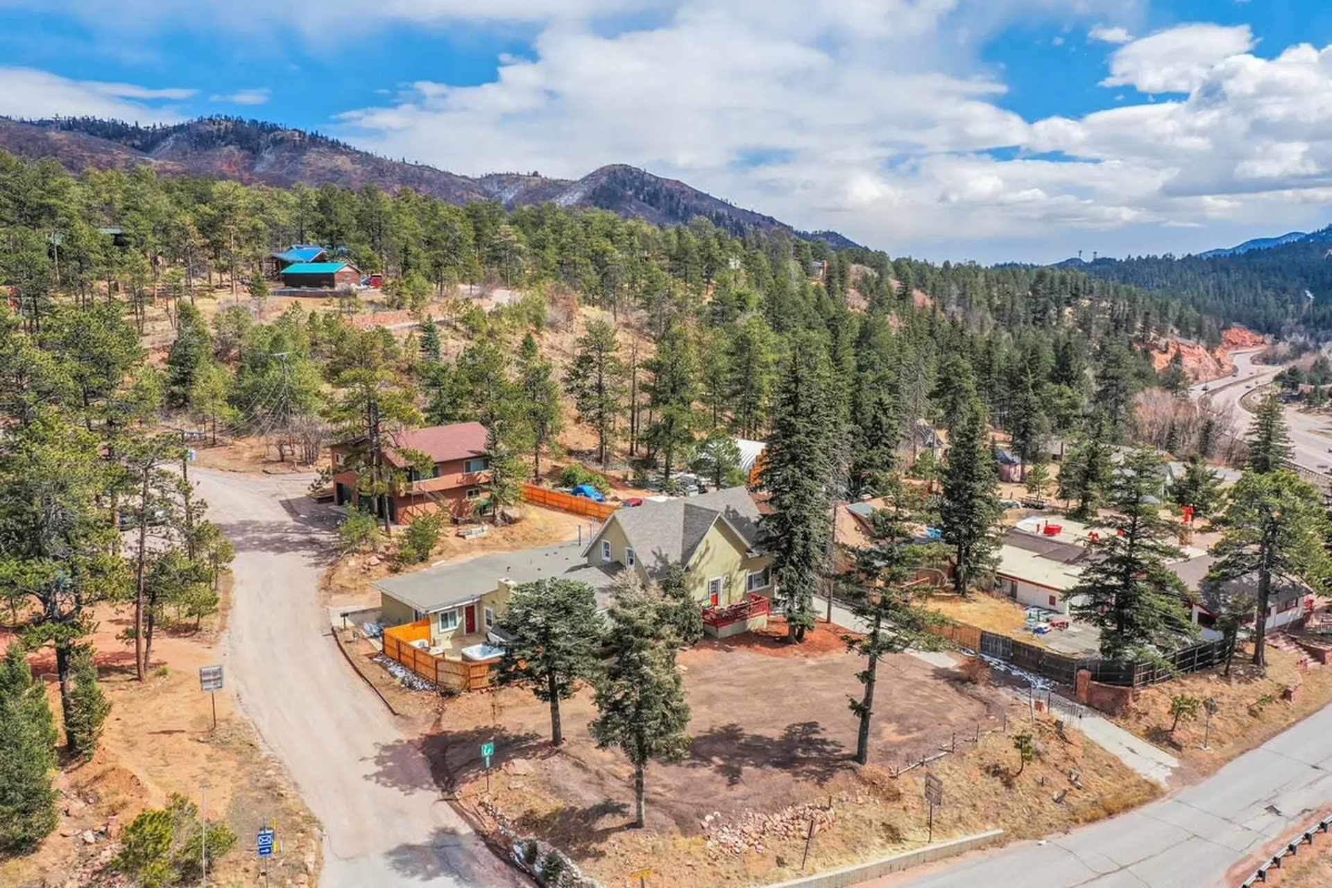 The Pikes Peak Villa, Hot Tub , Mtn Views, Firepit