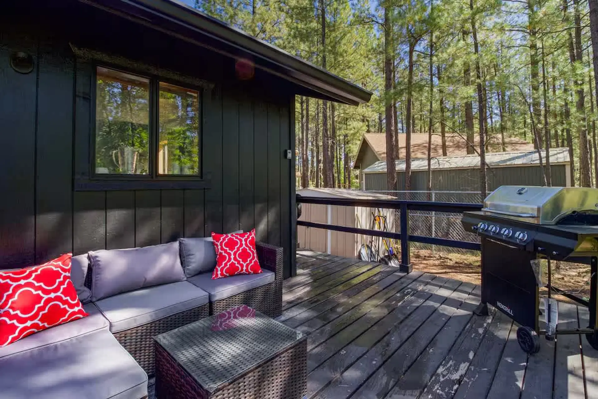 Designer Cabin | Forest View Close to Downtown