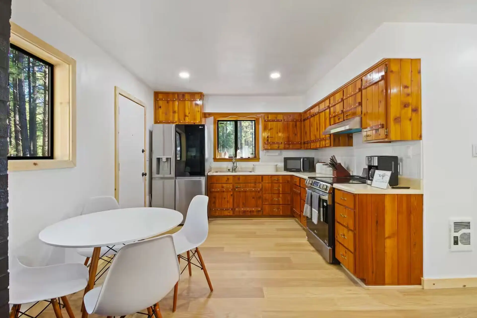 Designer Cabin | Forest View Close to Downtown