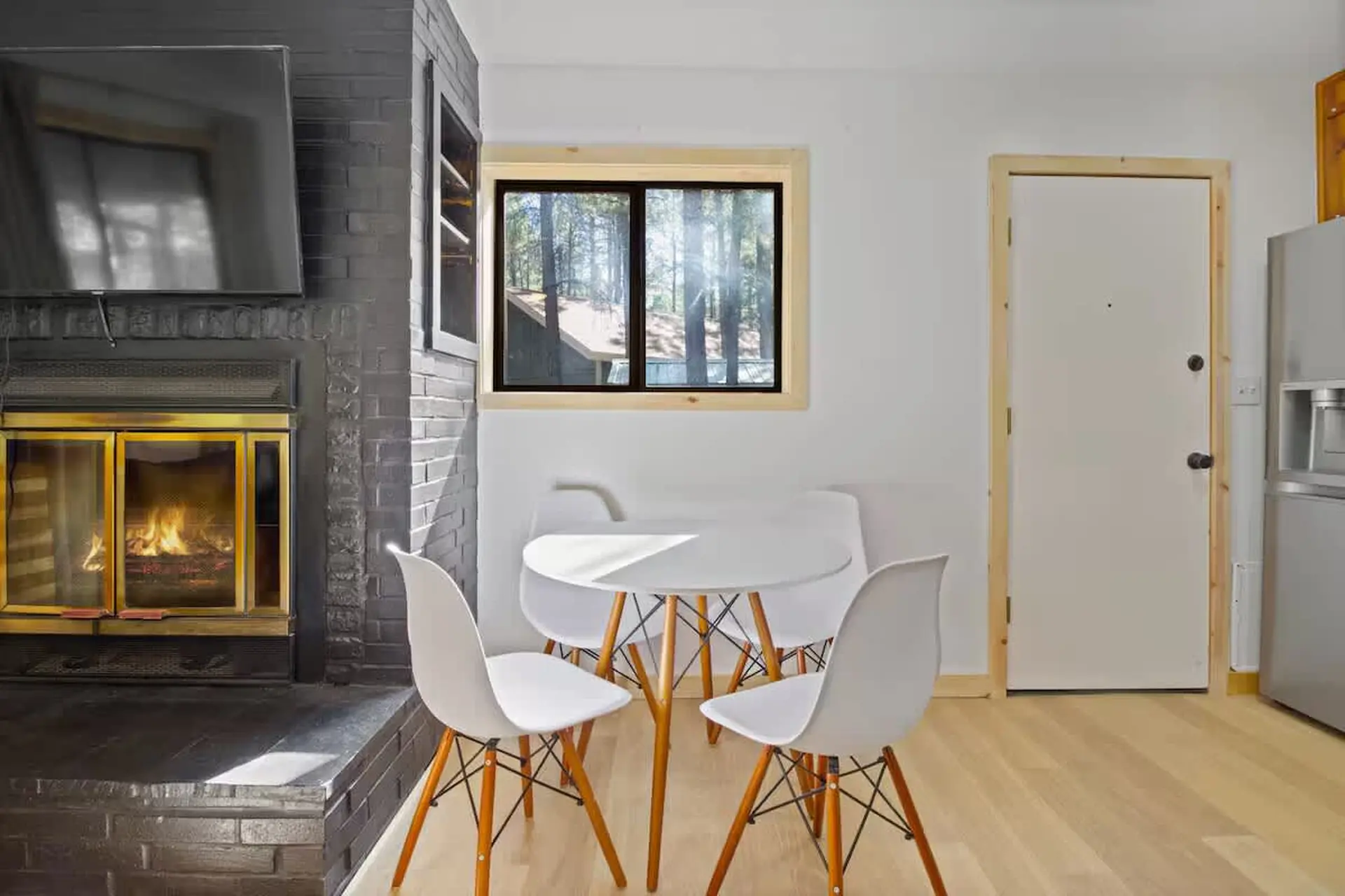 Designer Cabin | Forest View Close to Downtown