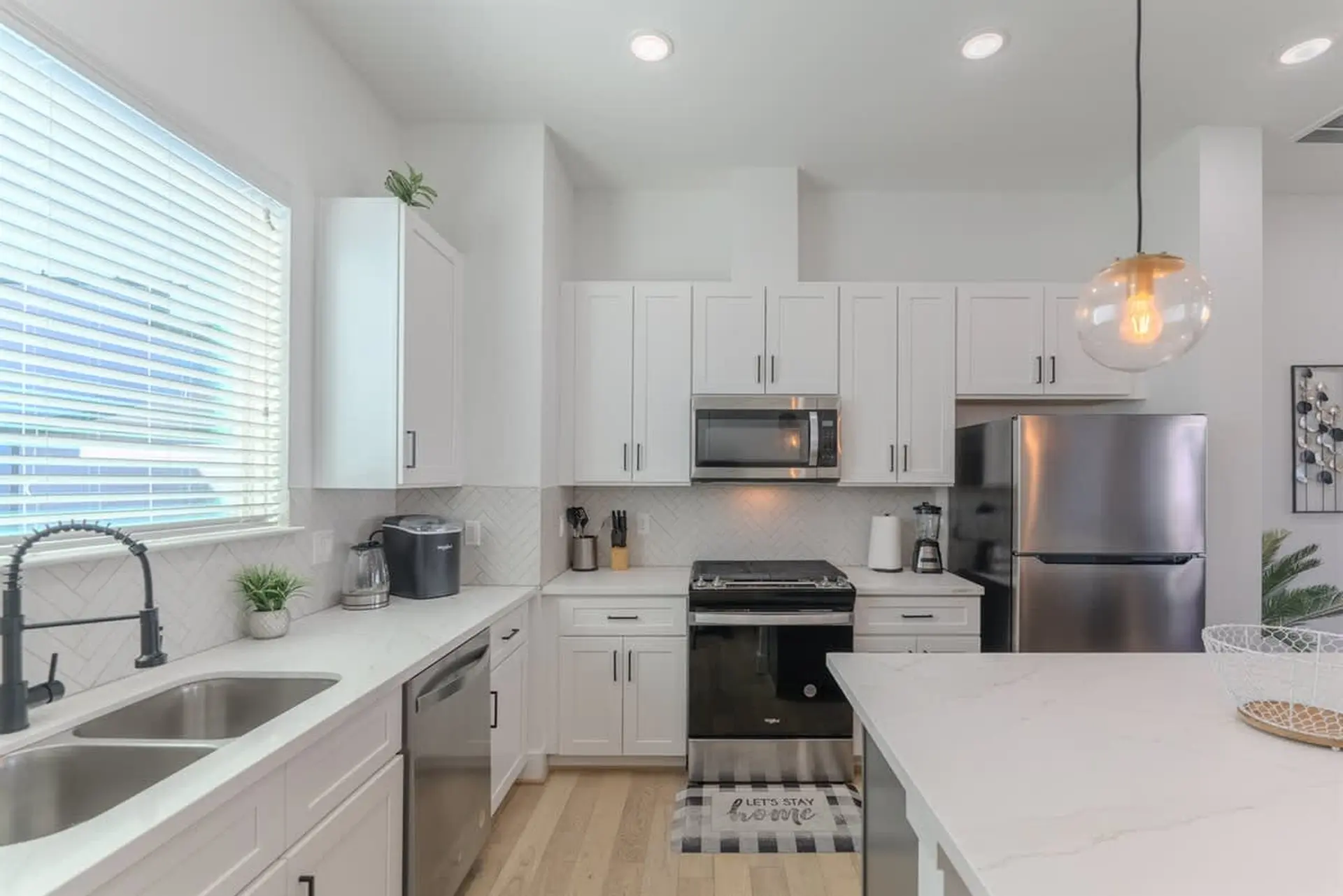 Spacious House w/ 3-BR, 3-Baths | Houston TX