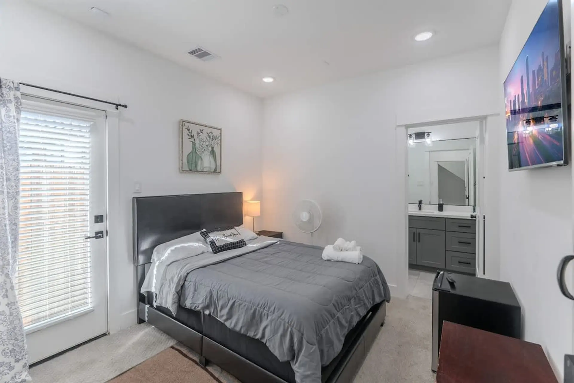 Spacious House w/ 3-BR, 3-Baths | Houston TX