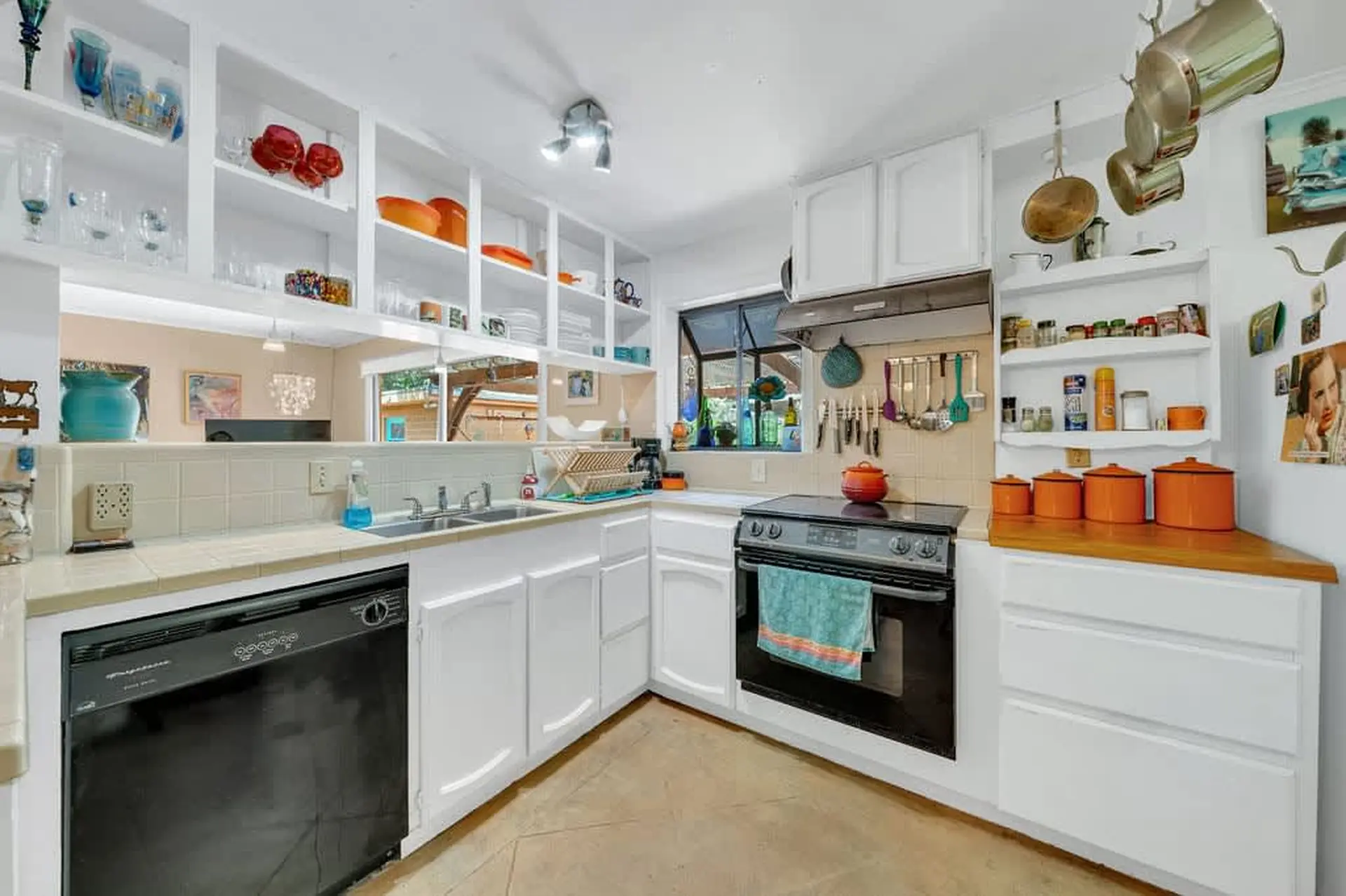 King Bed, Patio, BBQ, 20min2Beach, Sleeps 6