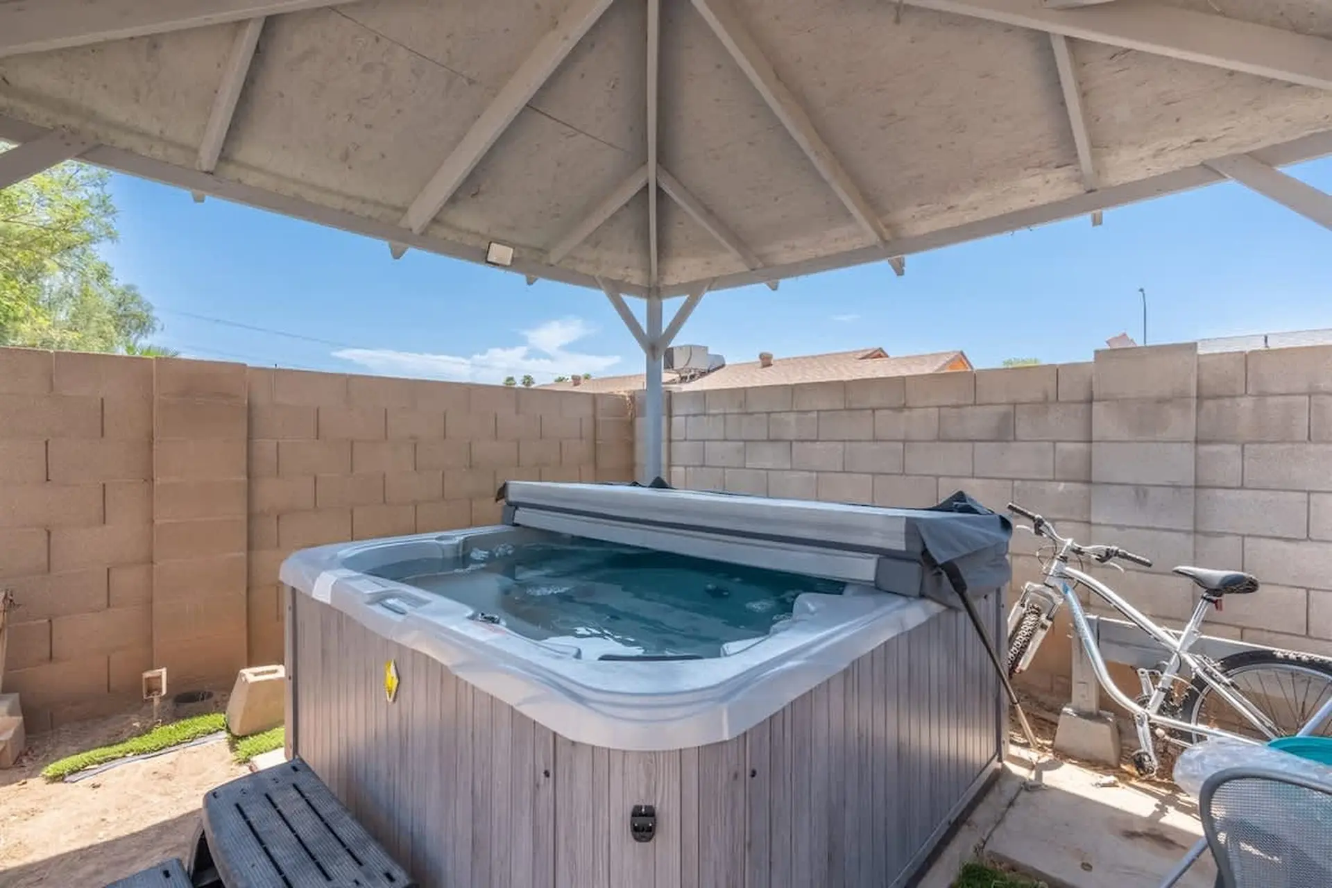 5 Bedroom | Jacuzzi | Location | Outdoor Dining