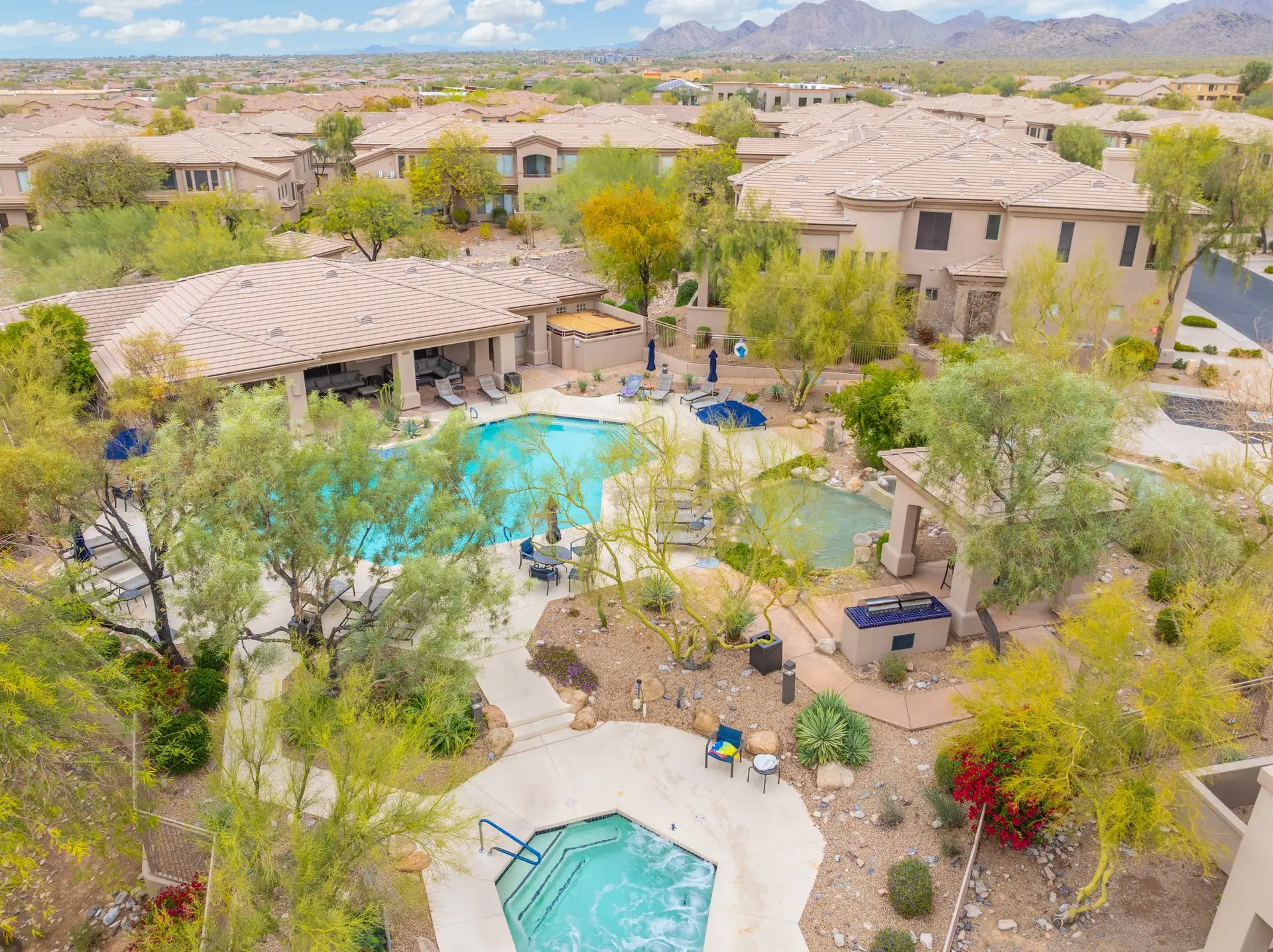 3BD | Pool, Gym & Hot Tub | Extended Stays