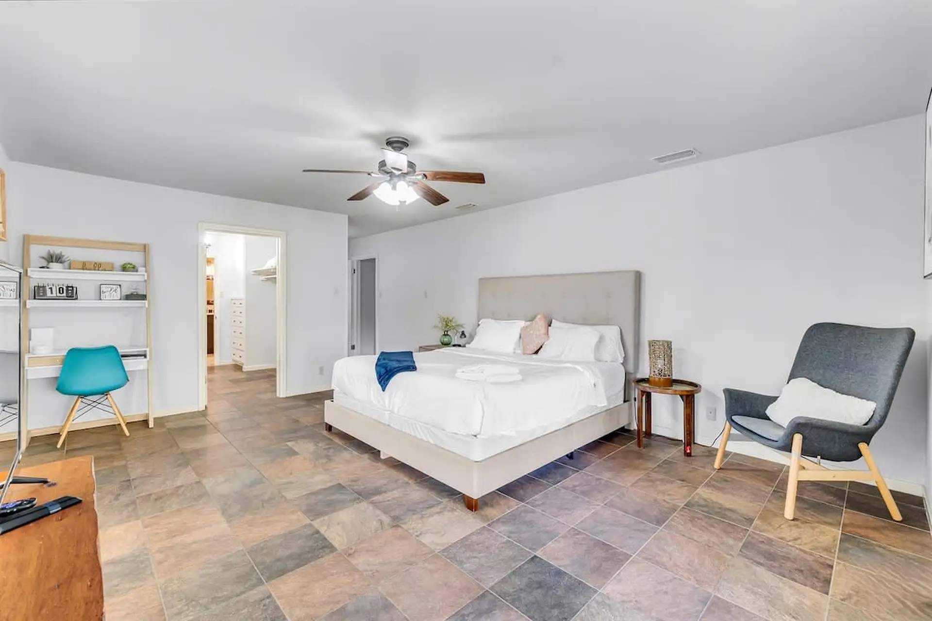Beautiful Austin Retreat|Pool |Big Yard| Sleeps 10