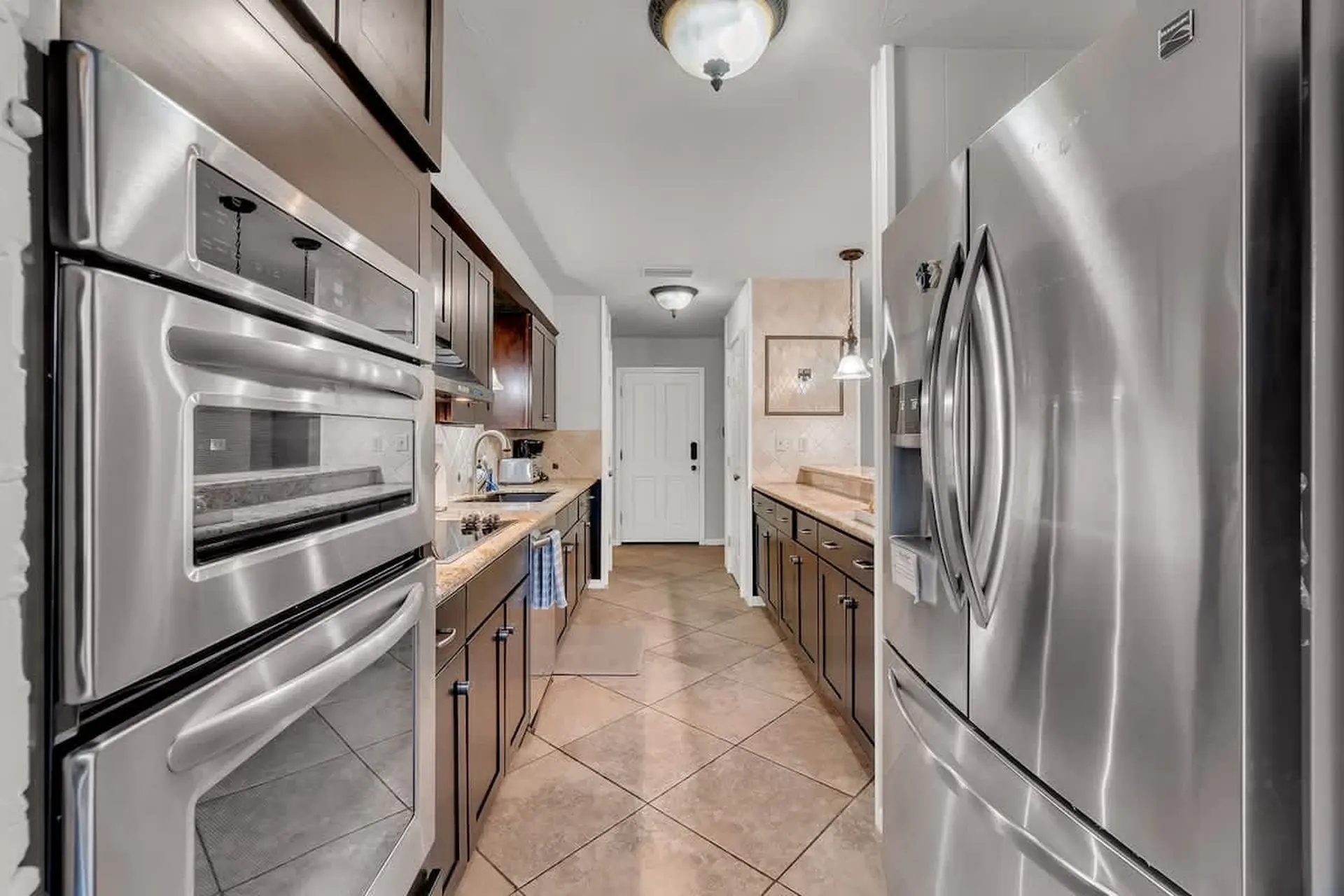 Beautiful Austin Retreat|Pool |Big Yard| Sleeps 10