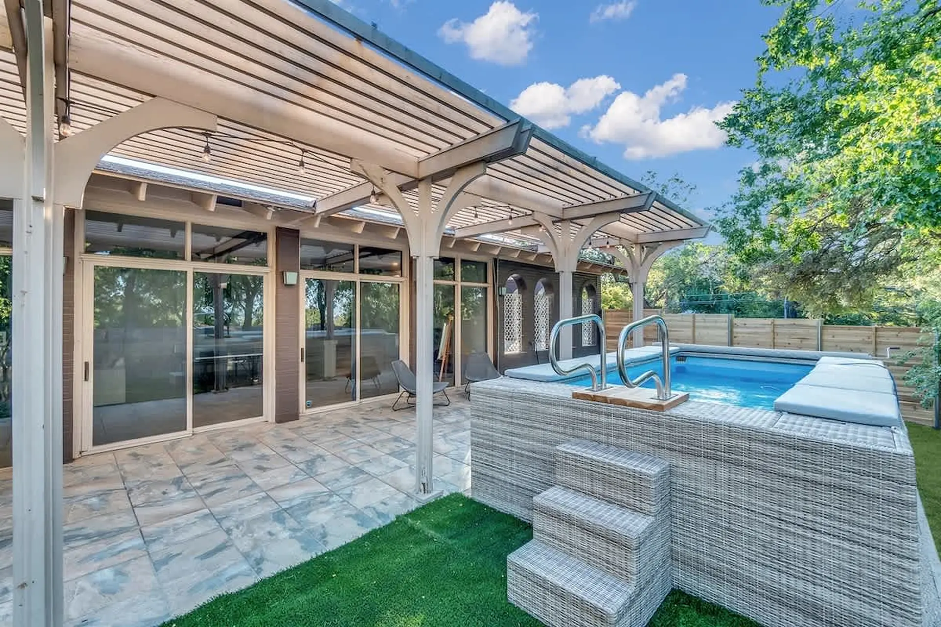 Beautiful Austin Retreat|Pool |Big Yard| Sleeps 10