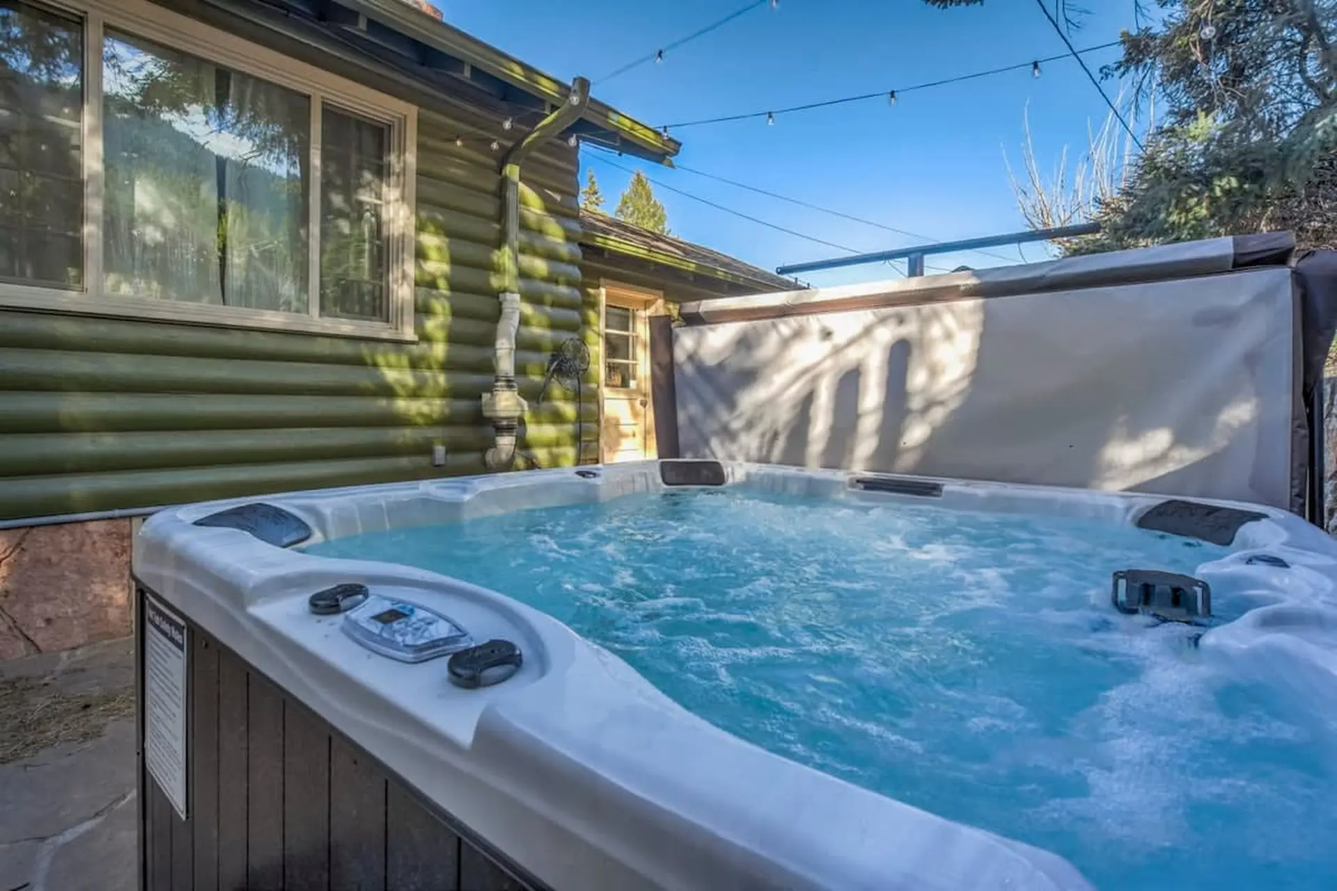 4BR Mountain Getaway w/Hot Tub Firepit & Game Room