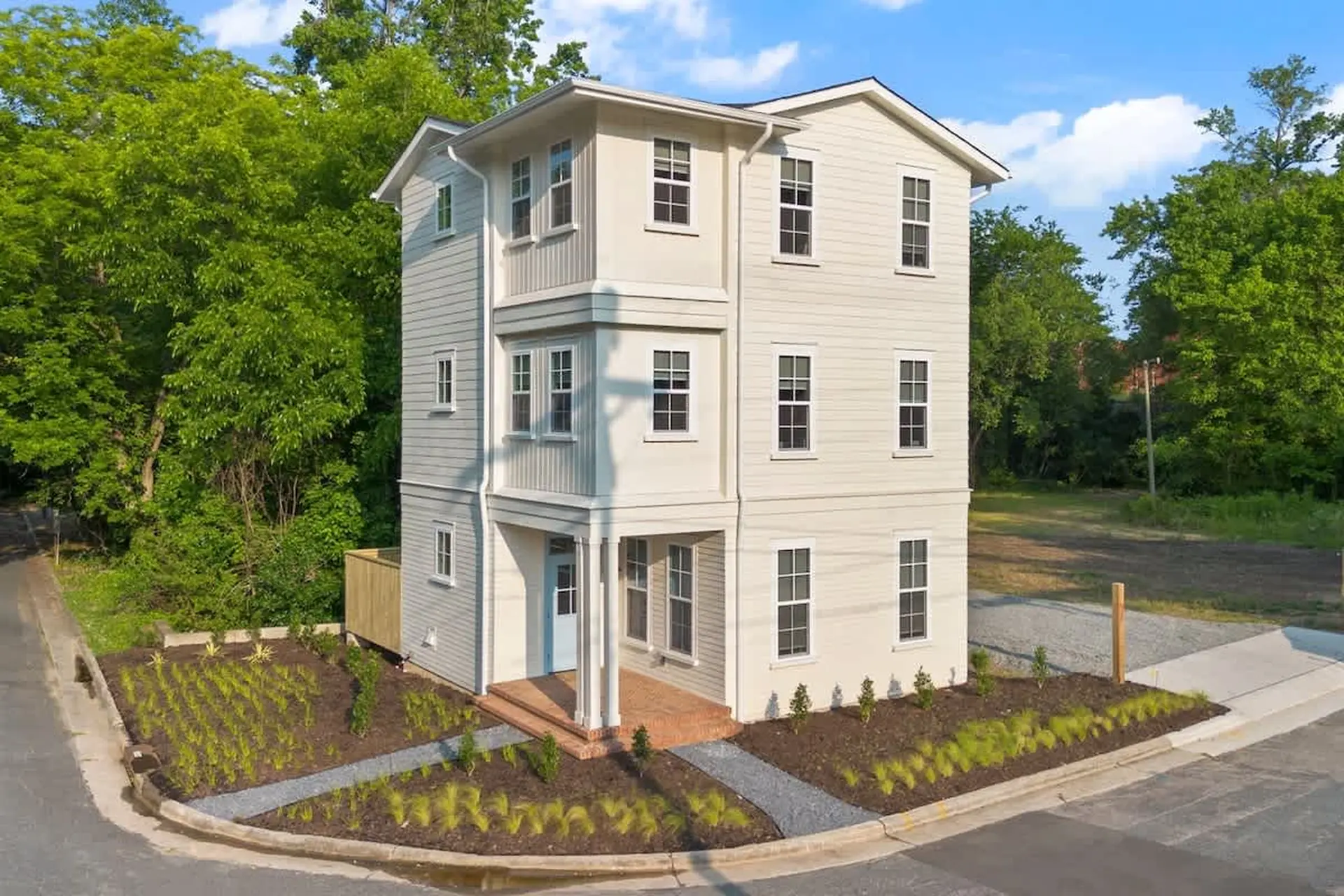 6BR Urban Retreat w/ Deck, Near Downtown Durham