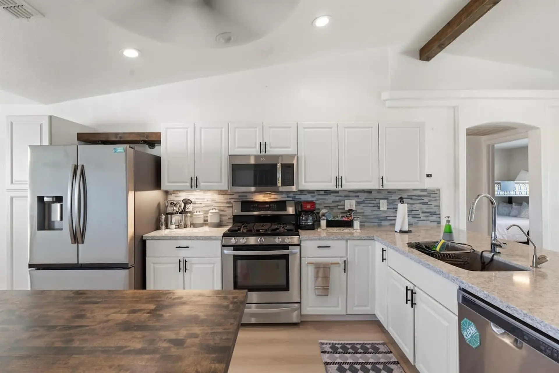 Minutes to Lake Havasu | Pool | Spa | Sleeps 12