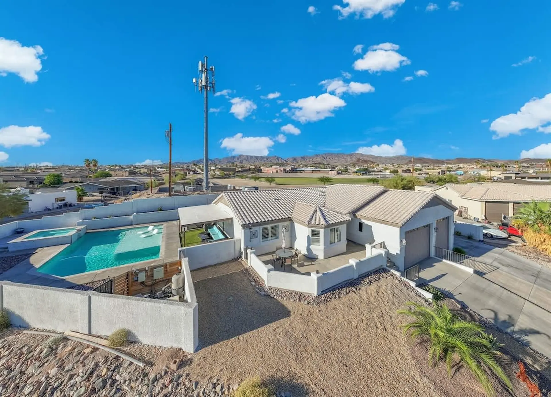 Minutes to Lake Havasu | Pool | Spa | Sleeps 12